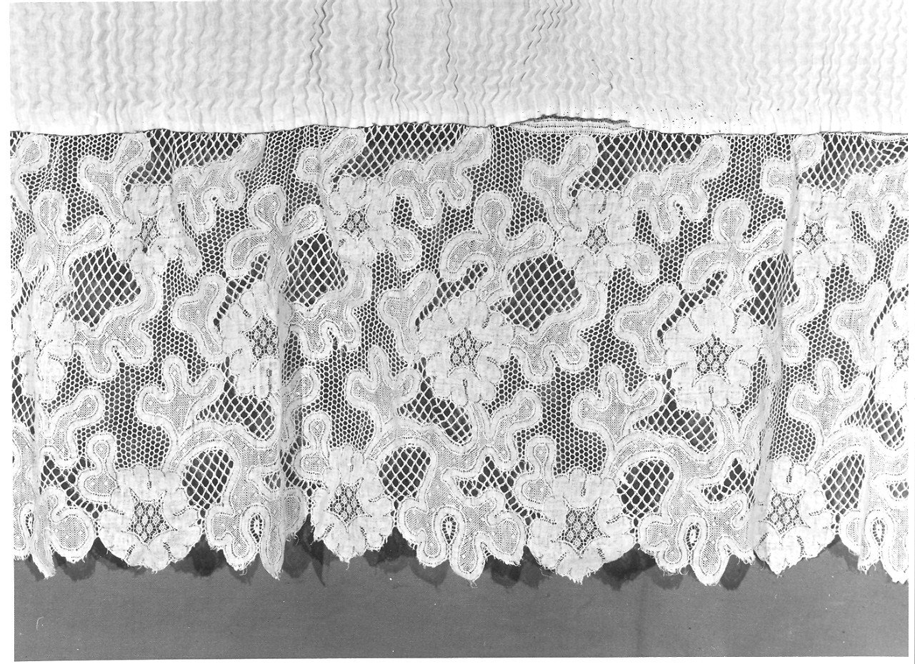 camice ecclesiastico, coppia - manifattura ligure (prima metà sec. XVIII)