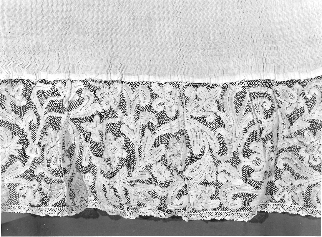 camice ecclesiastico, opera isolata - manifattura italiana (fine/inizio secc. XVII/ XVIII)