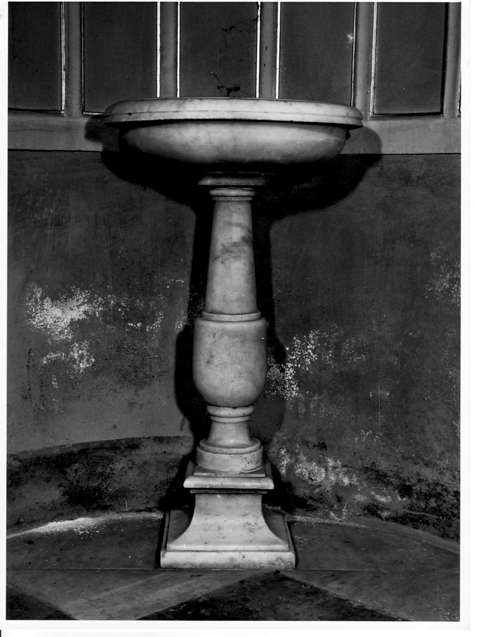 acquasantiera - a fusto, opera isolata - bottega ligure (sec. XIX)