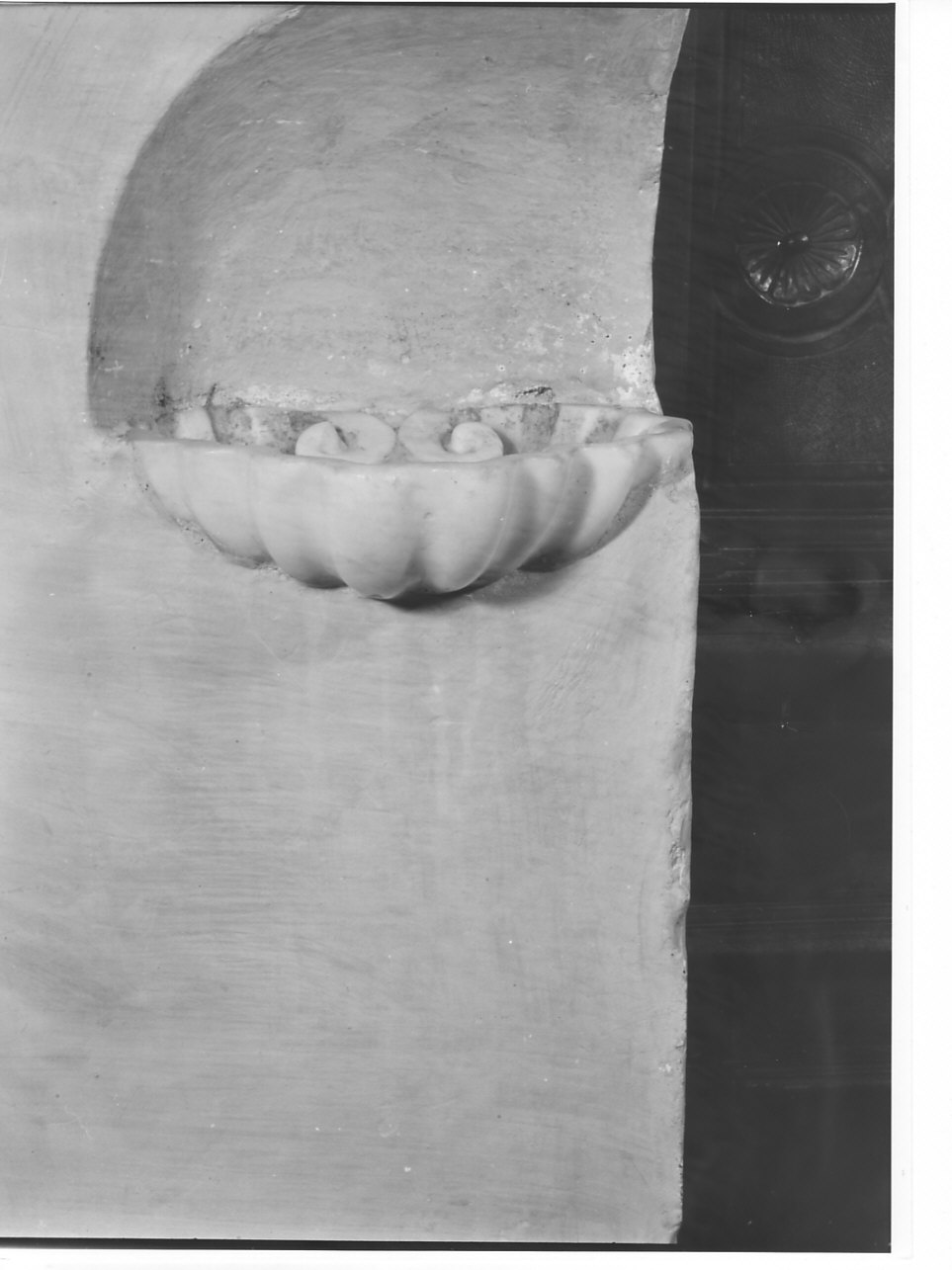 acquasantiera - a conchiglia, opera isolata - bottega ligure (sec. XVIII)