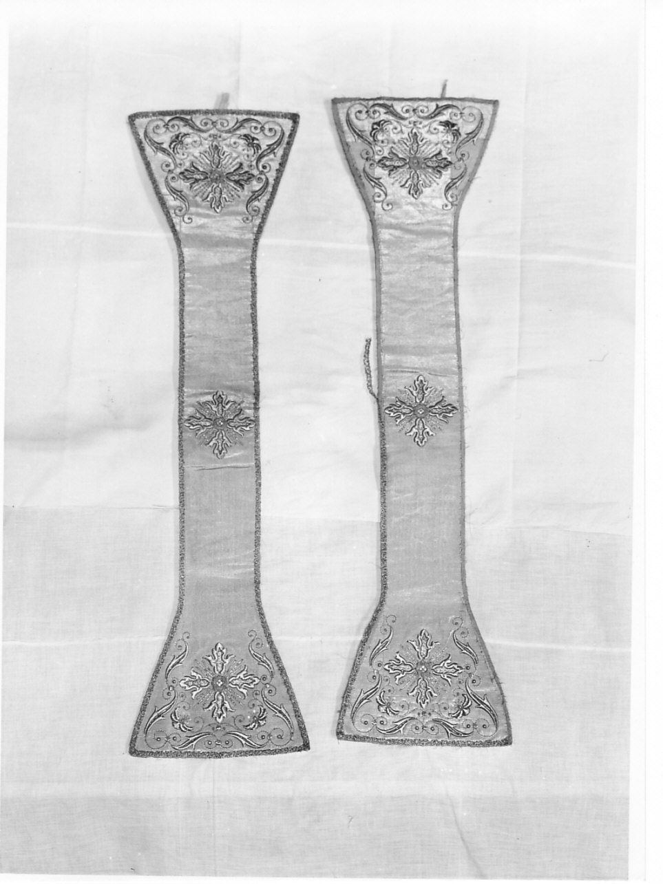 manipolo, coppia - manifattura ligure (seconda metà sec. XIX)