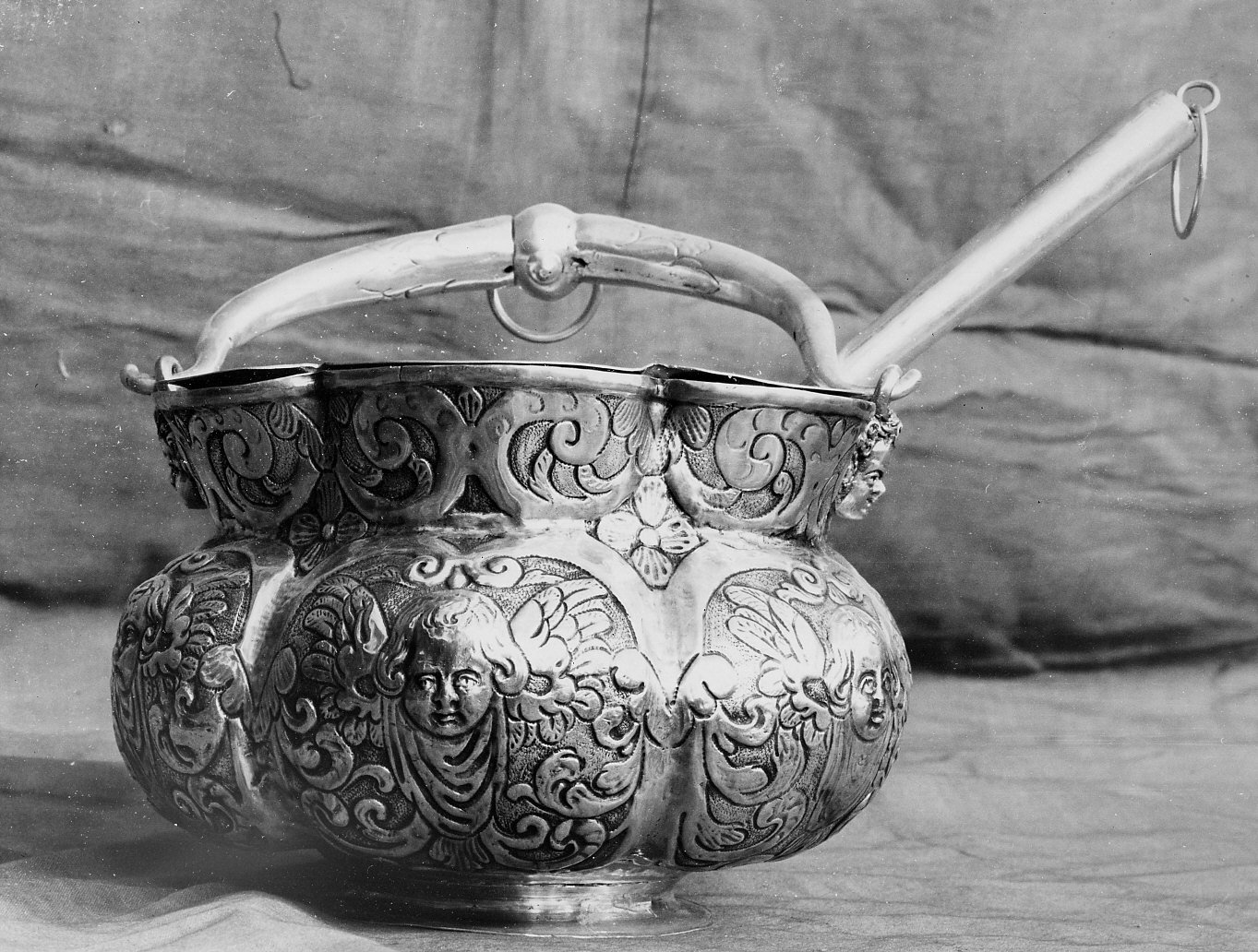 secchiello per l'acqua benedetta, opera isolata - bottega ligure (sec. XVII)