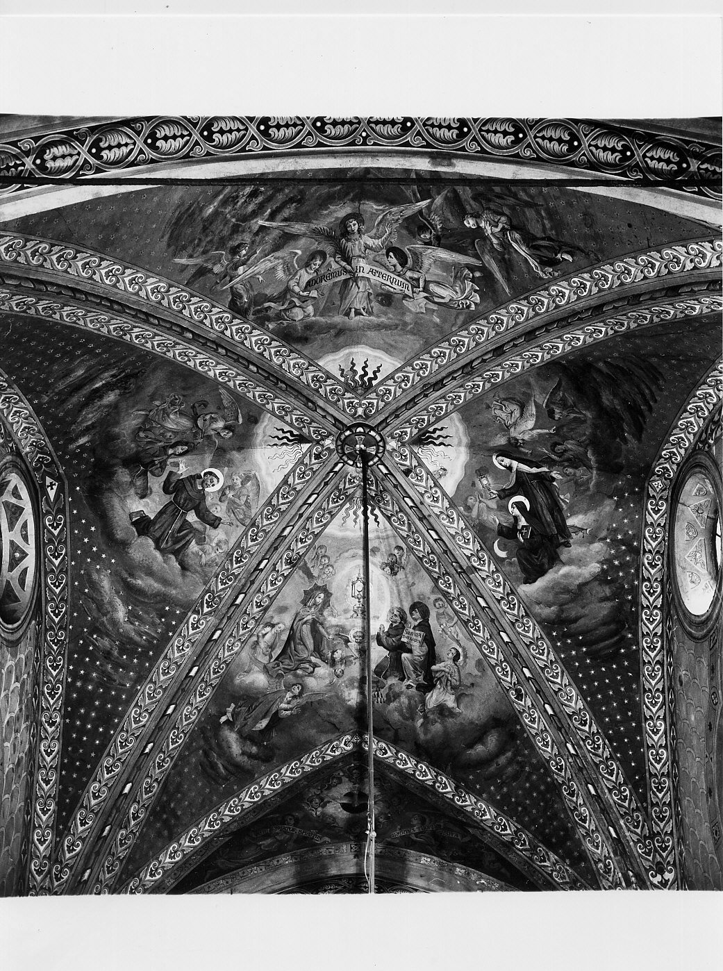 angeli adoranti il calice eucaristico (dipinto, complesso decorativo) di Morgari Luigi (sec. XX)