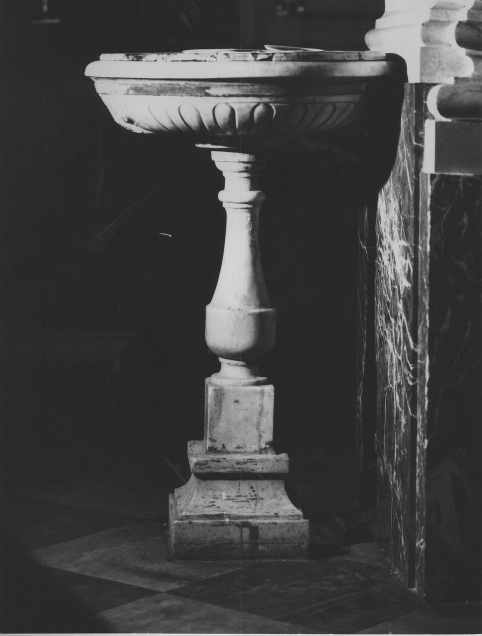 acquasantiera - a fusto, opera isolata - bottega ligure (sec. XVII)