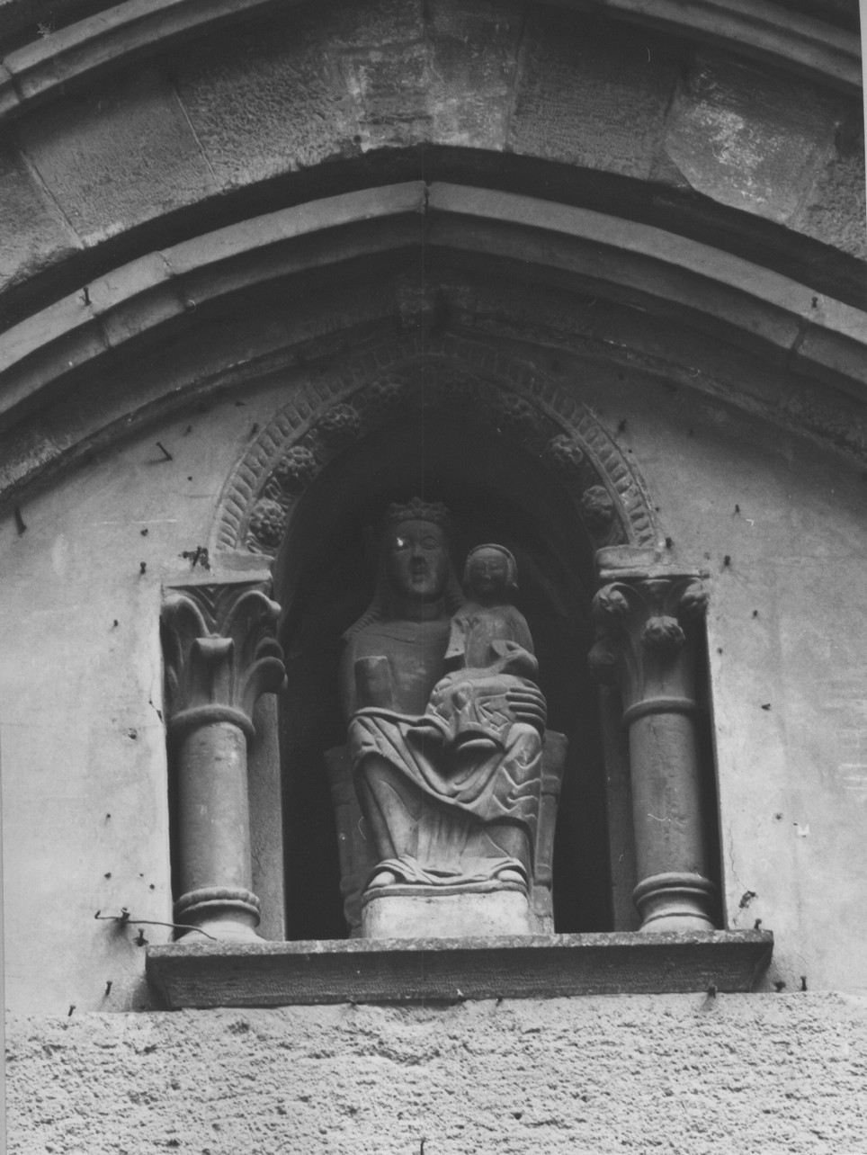 Madonna con Bambino in trono (statua, opera isolata) - bottega italiana (sec. XIV)