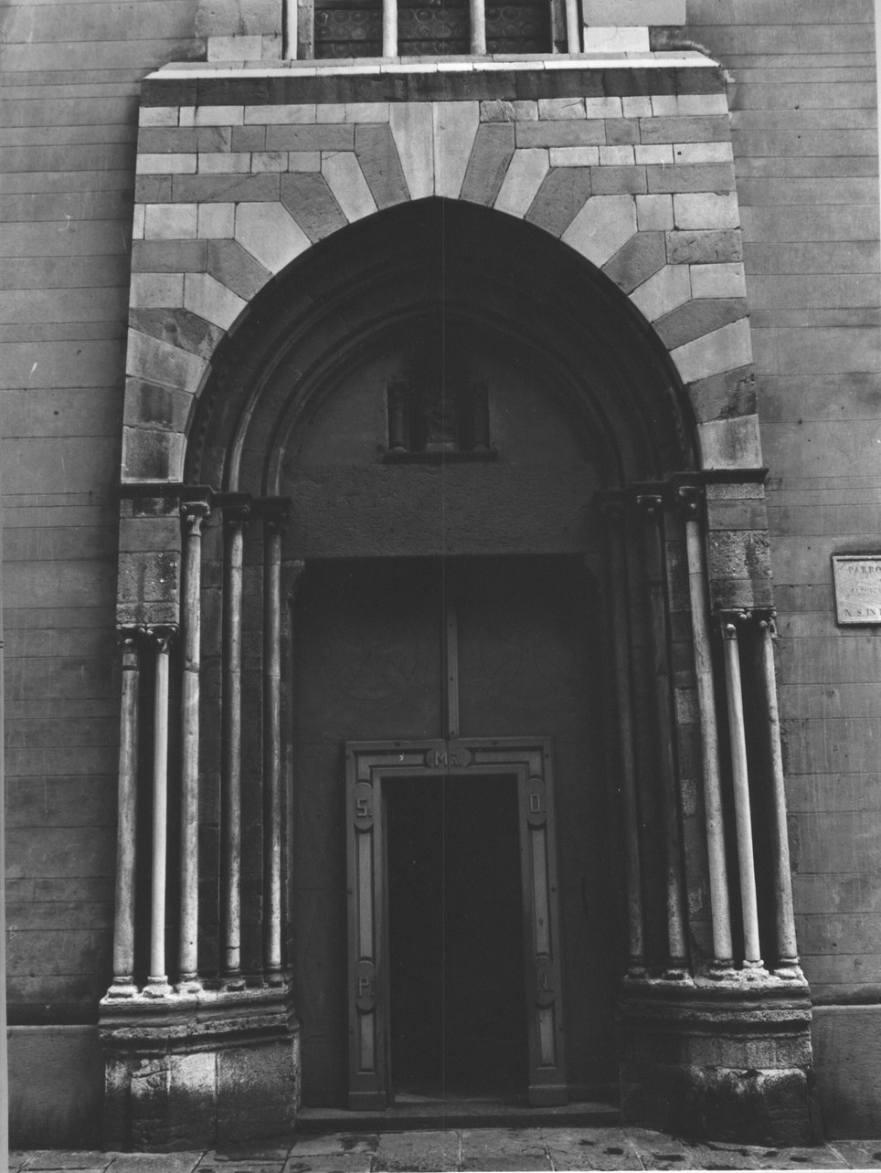 portale - a sesto acuto, opera isolata - bottega italiana (sec. XIV)