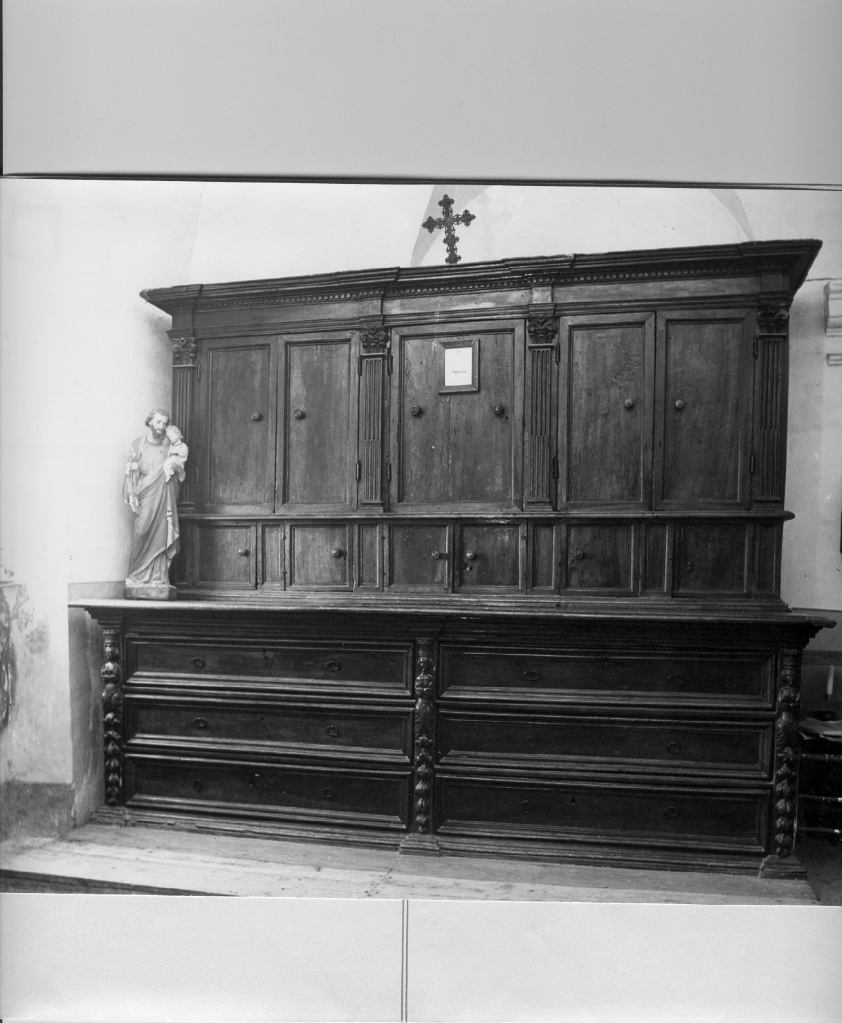 armadio da sacrestia, opera isolata - bottega toscana (fine/inizio secc. XVI/ XVII)