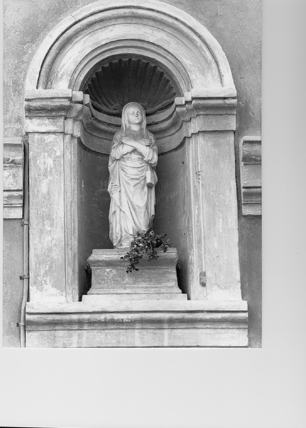 Madonna (statua, opera isolata) - bottega italiana (sec. XIX)