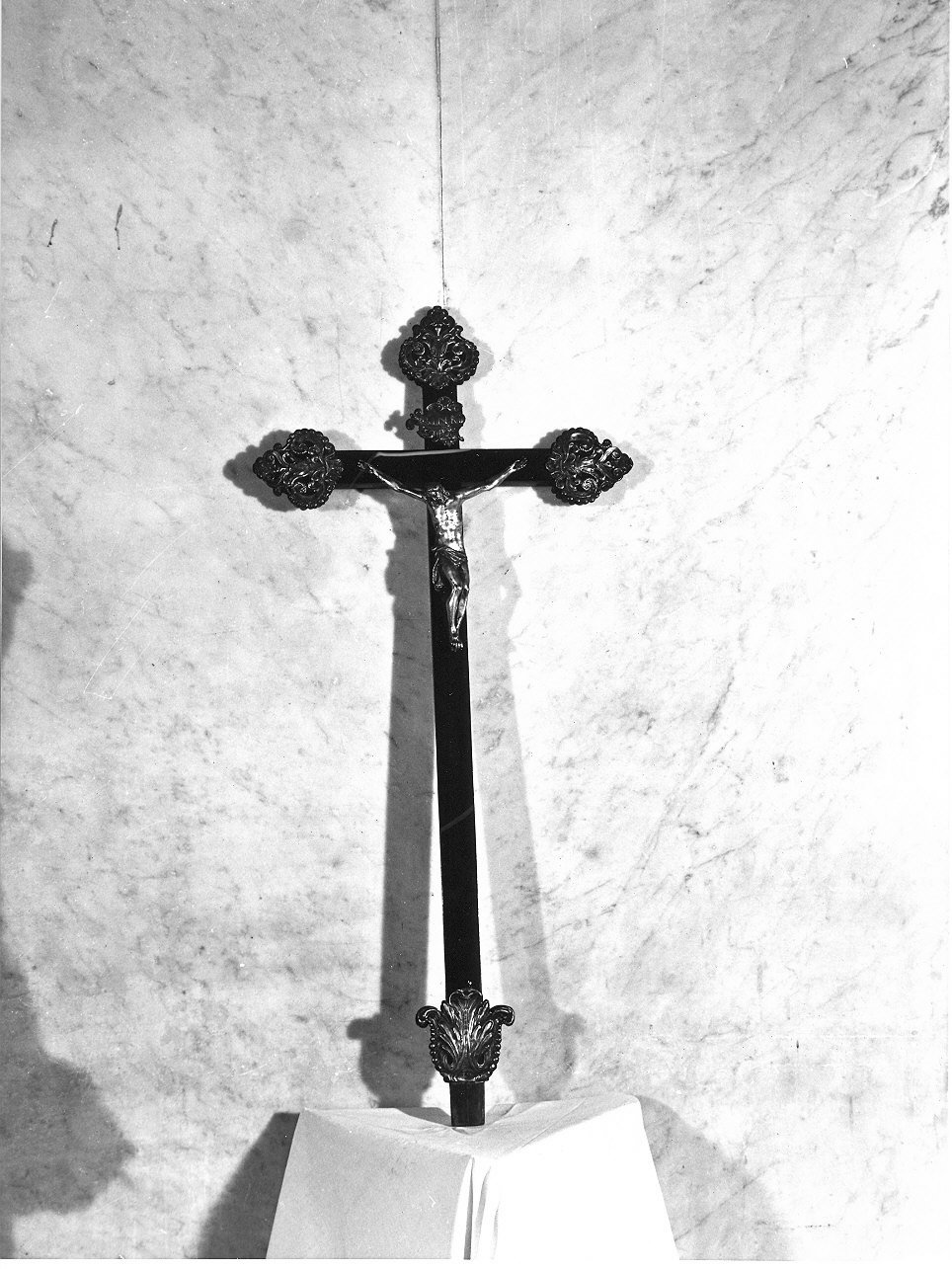 Cristo crocifisso (croce processionale, opera isolata) - bottega genovese (metà sec. XVIII)