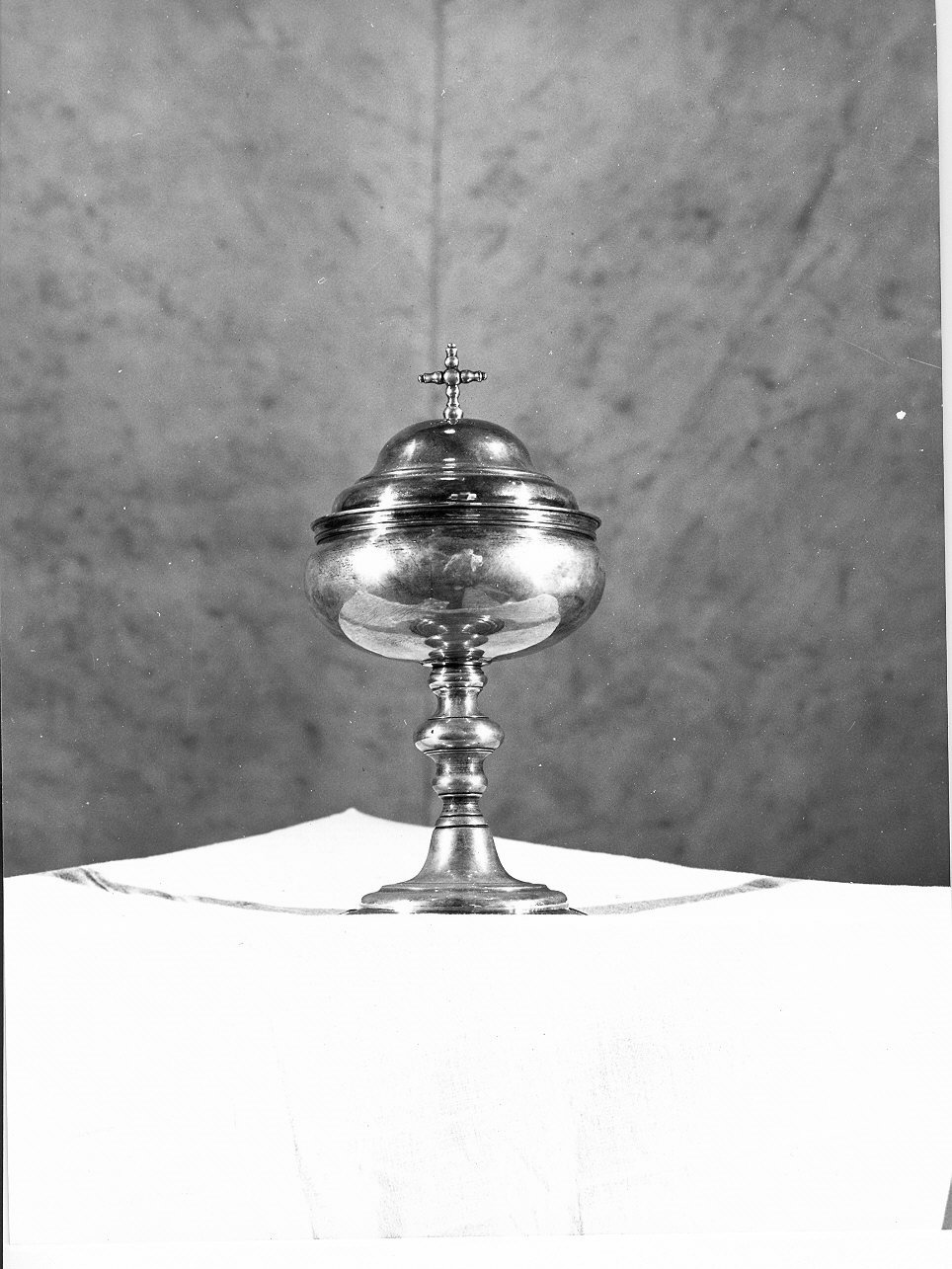 pisside, opera isolata - bottega genovese (secondo quarto sec. XVIII)