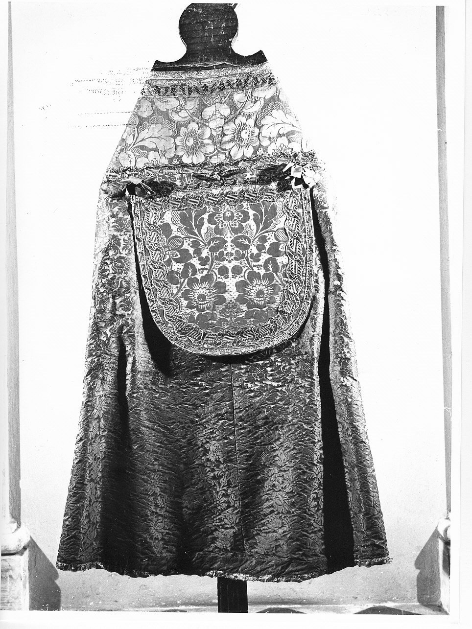 piviale, coppia - manifattura ligure (?) (metà sec. XVIII)