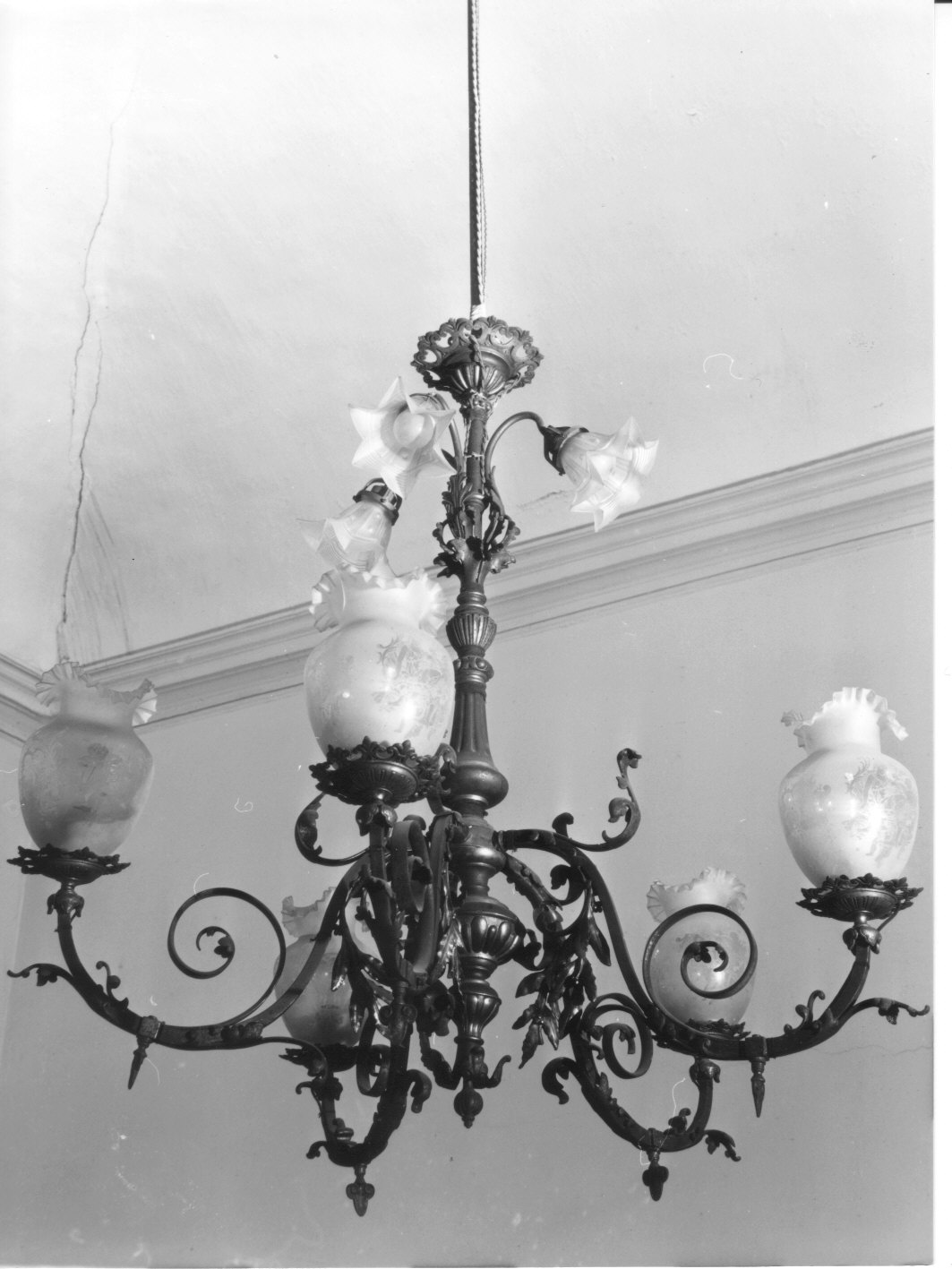 motivi decorativi vegetali (lampadario, opera isolata) - bottega ligure (primo quarto sec. XX)