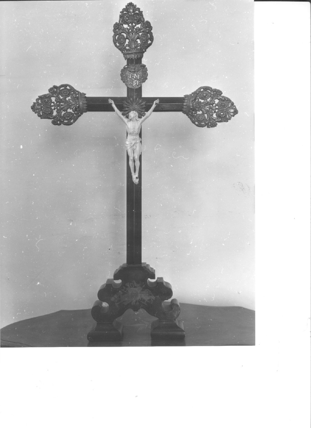 Cristo crocifisso (croce d'altare, opera isolata) - bottega ligure (seconda metà sec. XIX)