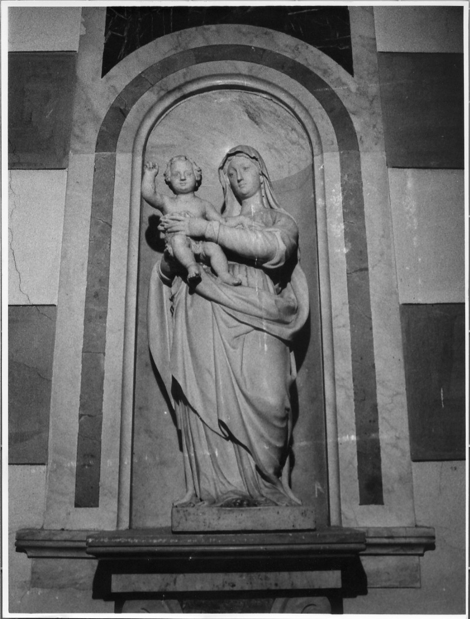 Madonna con Bambino (scultura, opera isolata) - ambito italiano (sec. XVII)