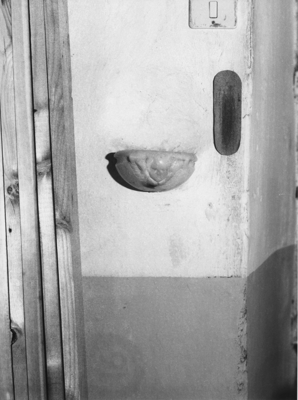 acquasantiera da parete, opera isolata - bottega ligure (sec. XVII)