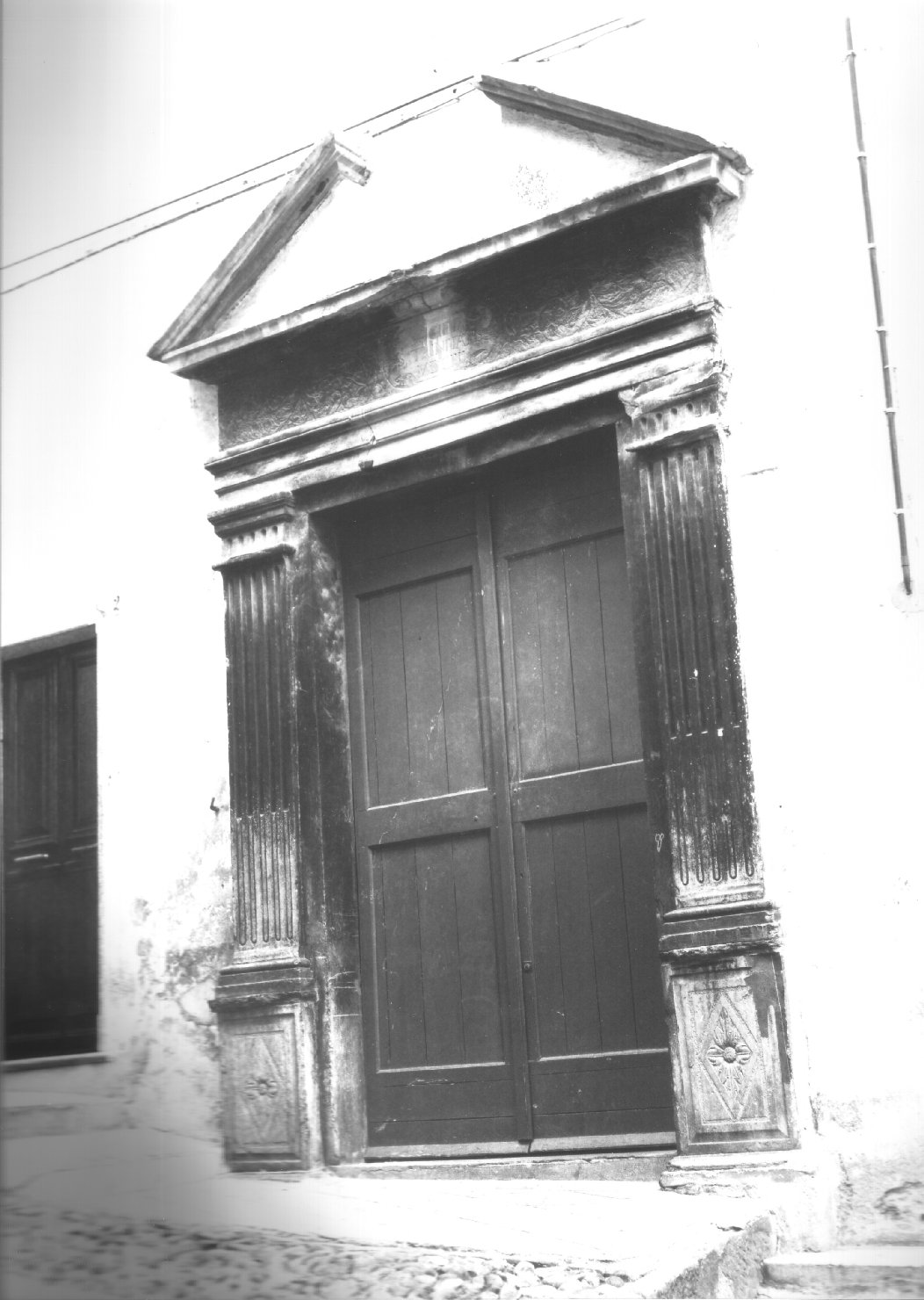 portale architravato, opera isolata - bottega italiana (sec. XVII)
