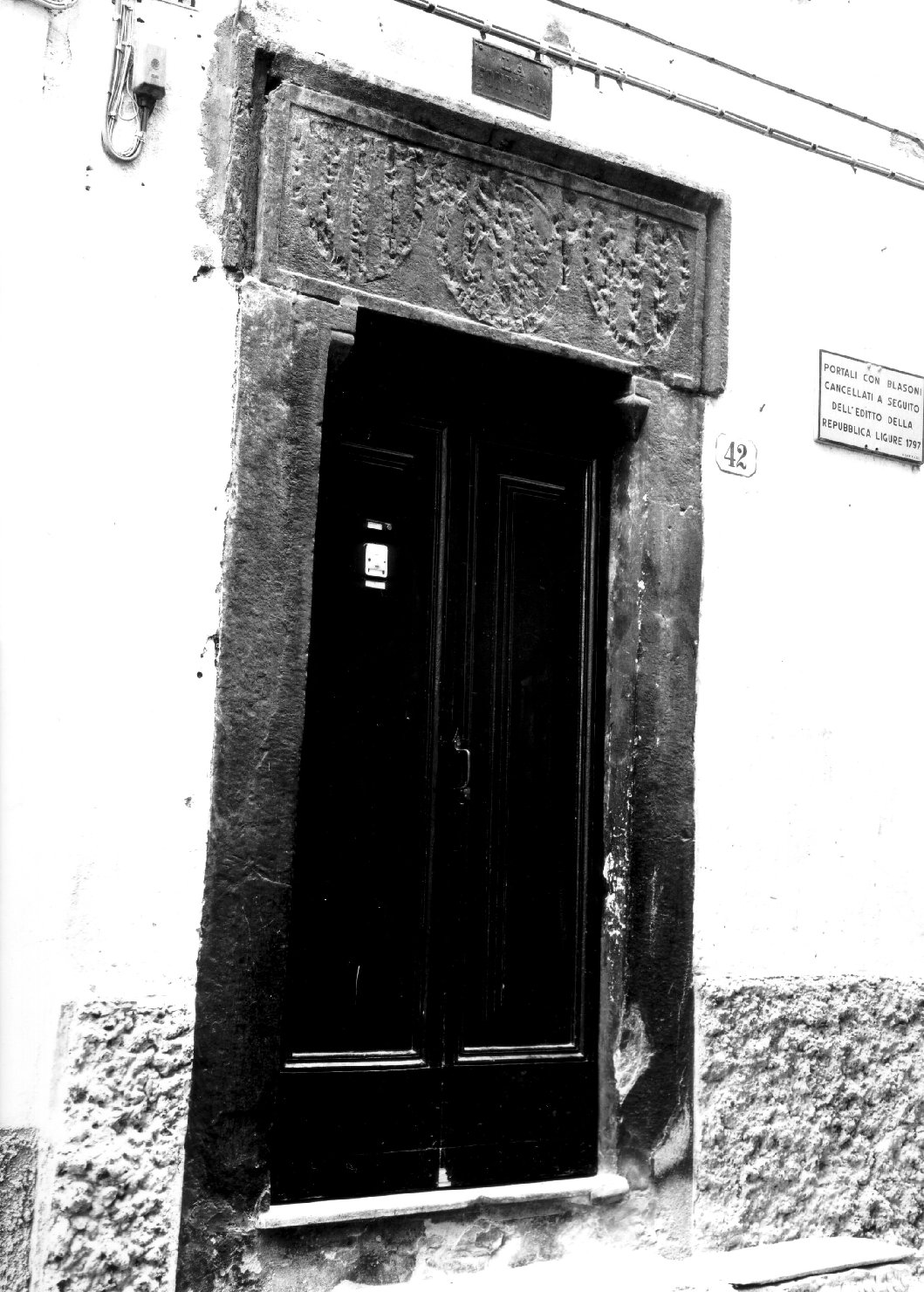 portale architravato, opera isolata - bottega lombarda (sec. XV)