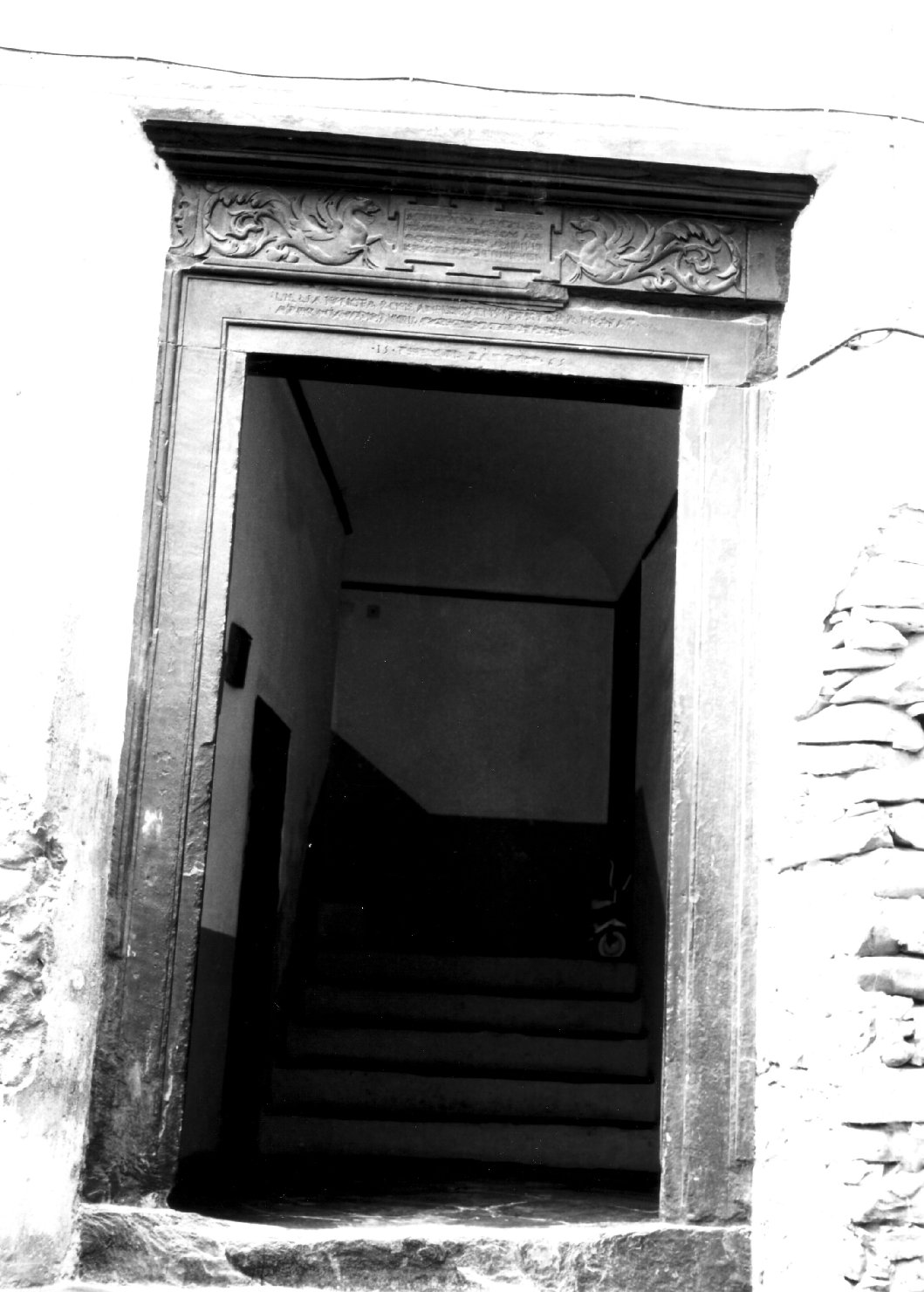 portale architravato, opera isolata - bottega italiana (sec. XVI)