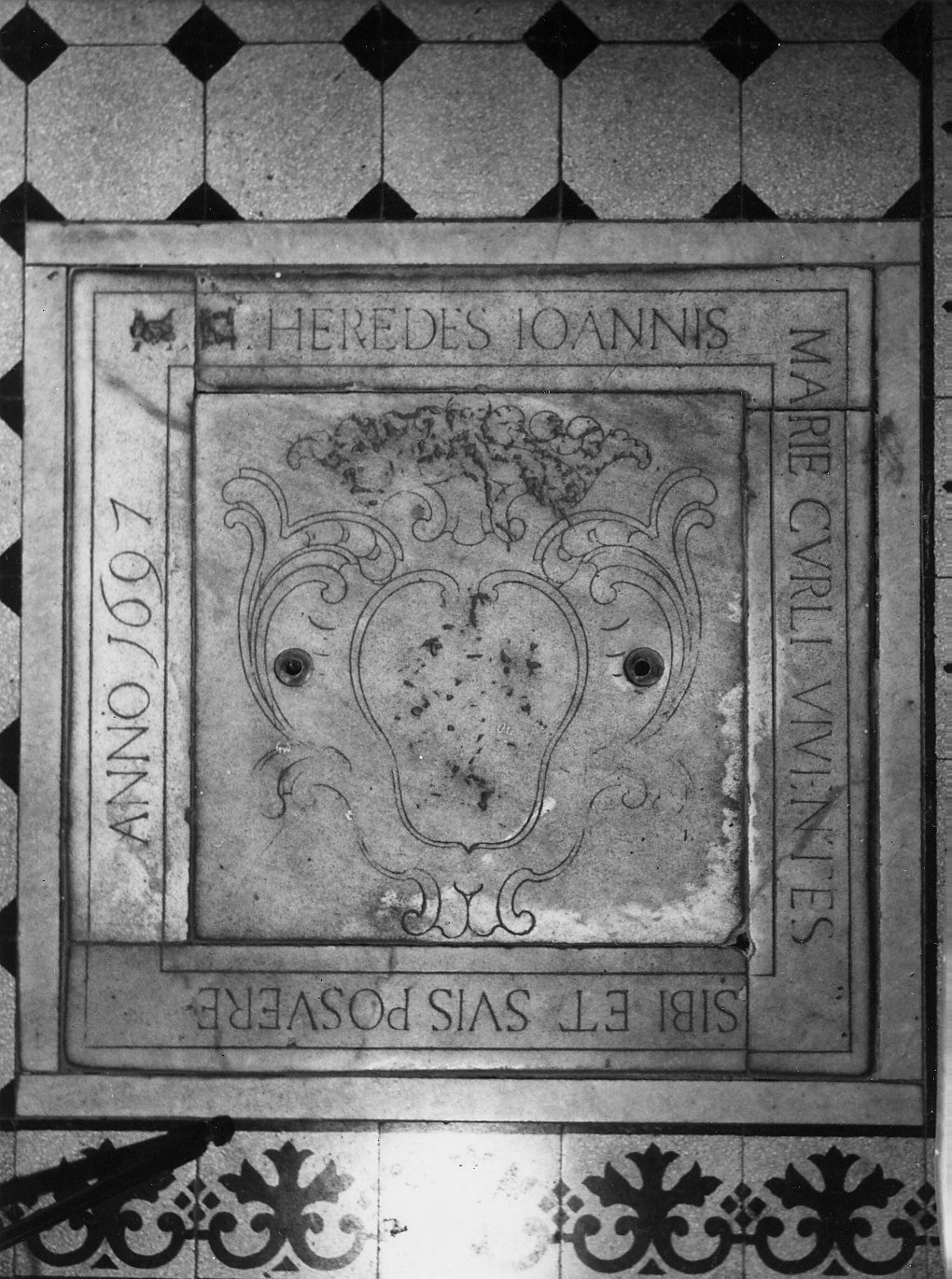 lastra tombale, opera isolata - bottega italiana (sec. XVII)