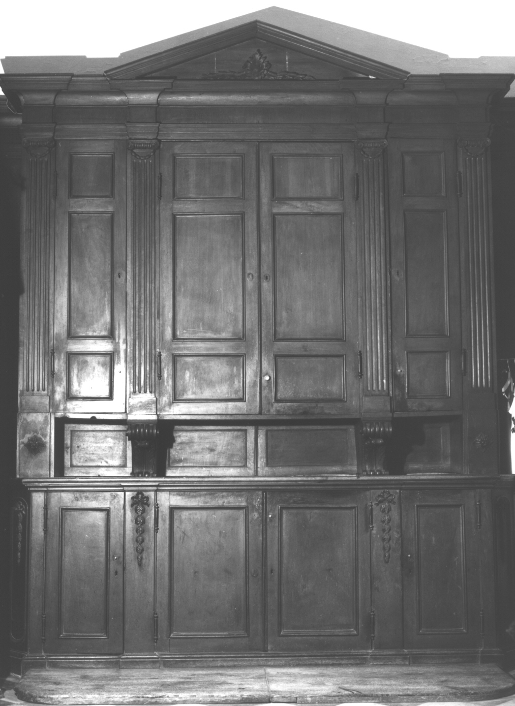 motivi decorativi geometrici/ festoni (armadio da sacrestia, opera isolata) - bottega ligure (fine sec. XVIII)