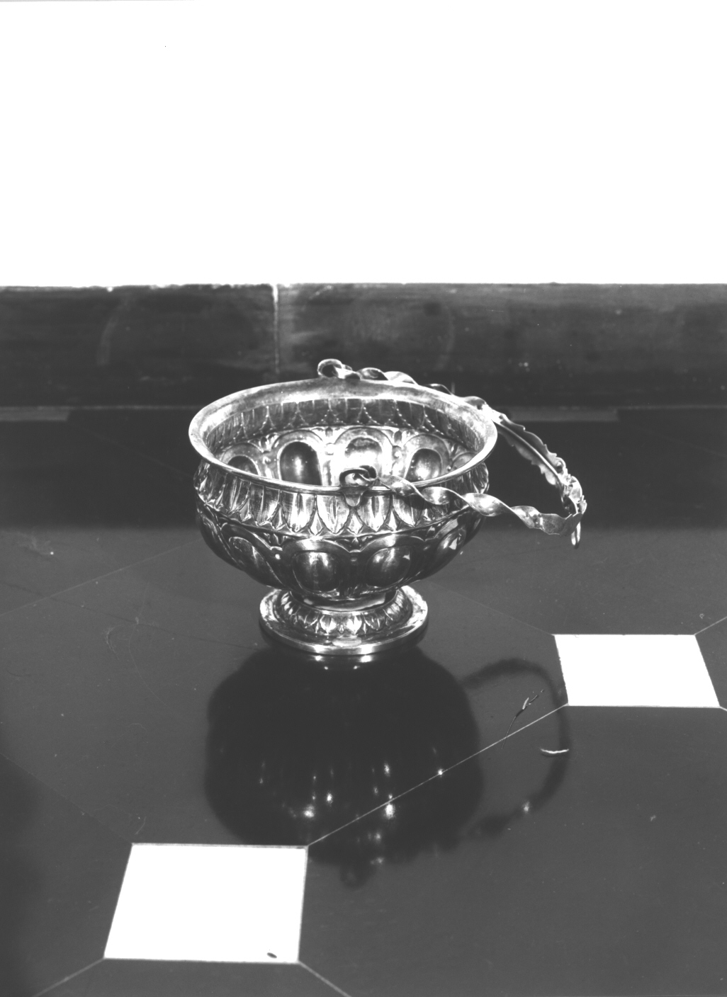 motivi decorativi vegetali (secchiello per l'acqua benedetta, elemento d'insieme) - bottega ligure (ultimo quarto sec. XVII)