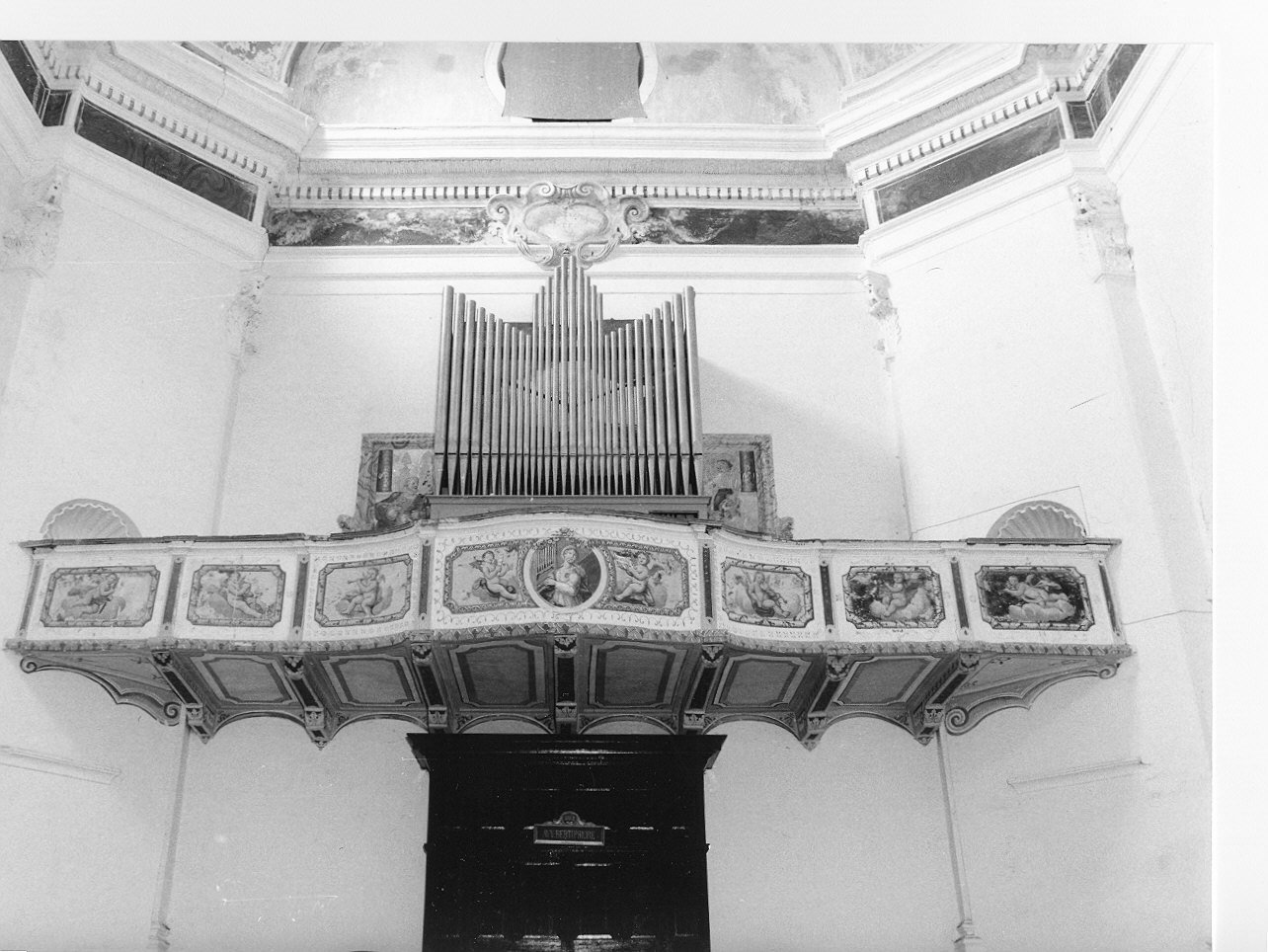 angeli musicanti/ figura femminile che suona l'organo (tribuna d'organo, opera isolata) - bottega ligure (metà sec. XVIII)