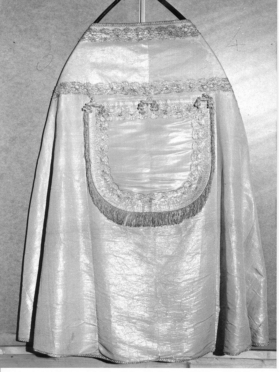 piviale, coppia - manifattura ligure (ultimo quarto sec. XIX)