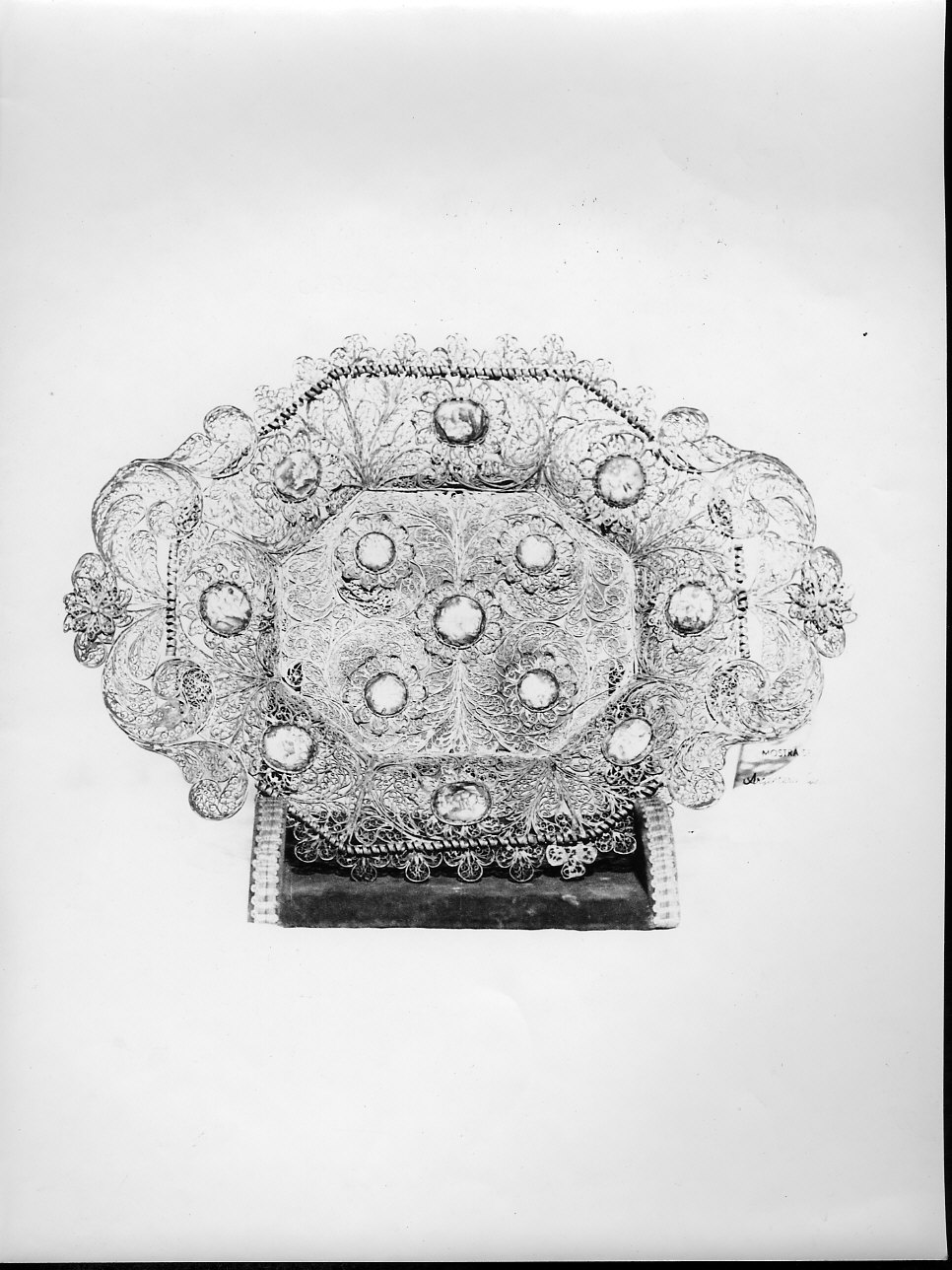 motivi decorativi floreali (vassoio con manici, opera isolata) - bottega ligure (sec. XVII)