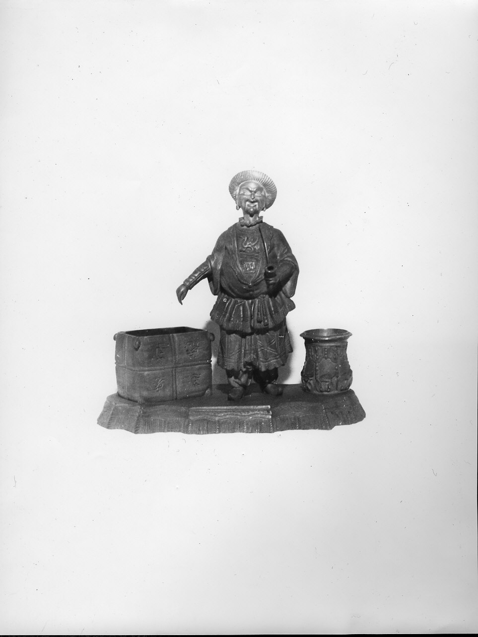 figura maschile (calamaio, opera isolata) - bottega orientale (?) (ultimo quarto sec. XIX)