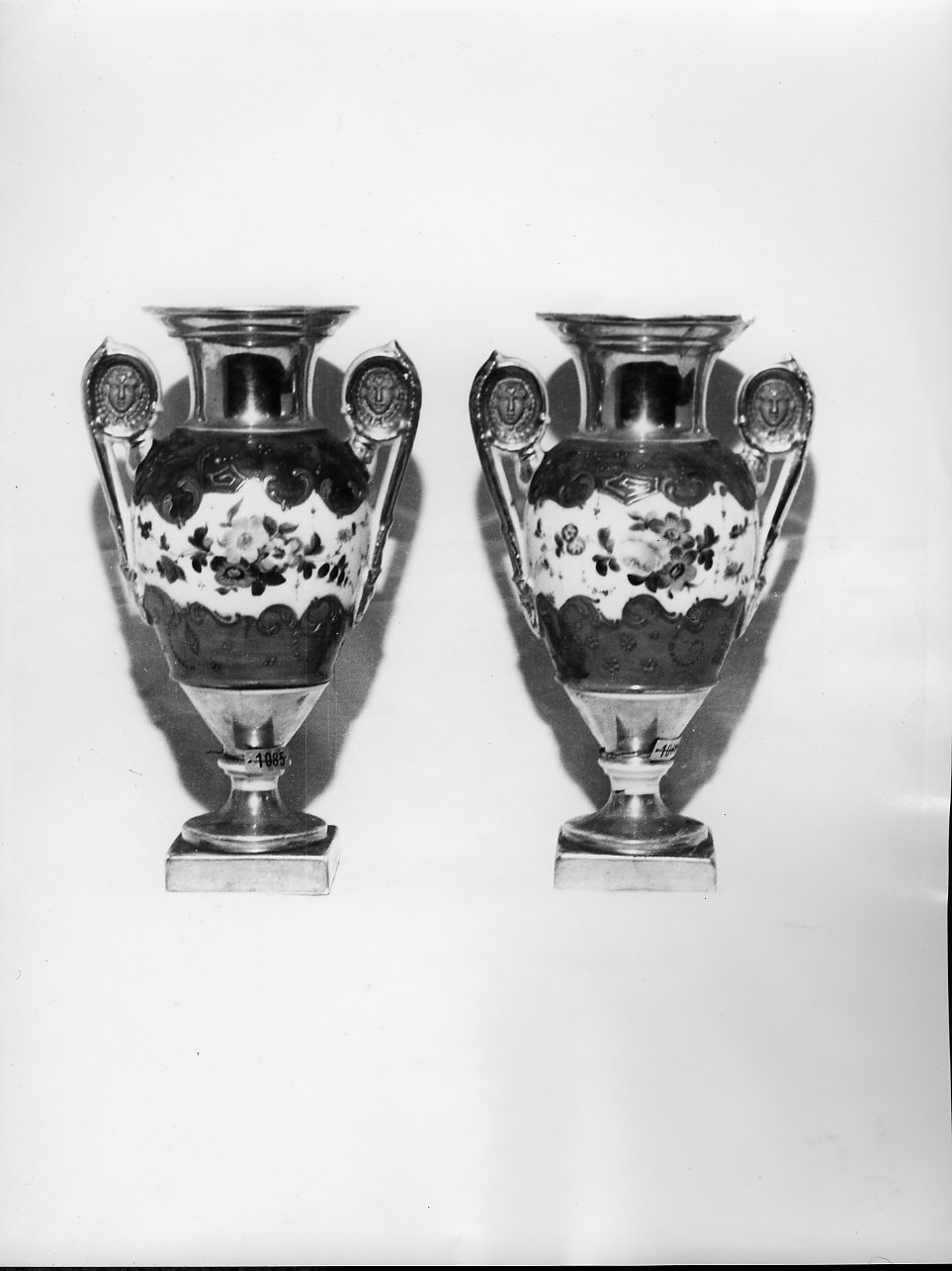 motivi decorativi floreali (vasetto, coppia) - bottega francese (secondo quarto sec. XIX)