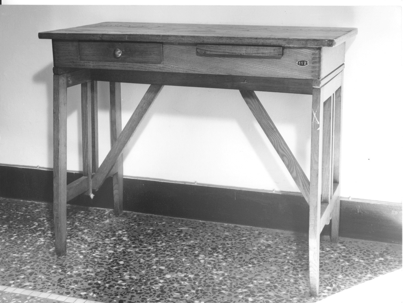 tavolino, opera isolata - bottega ligure (prima metà sec. XX)