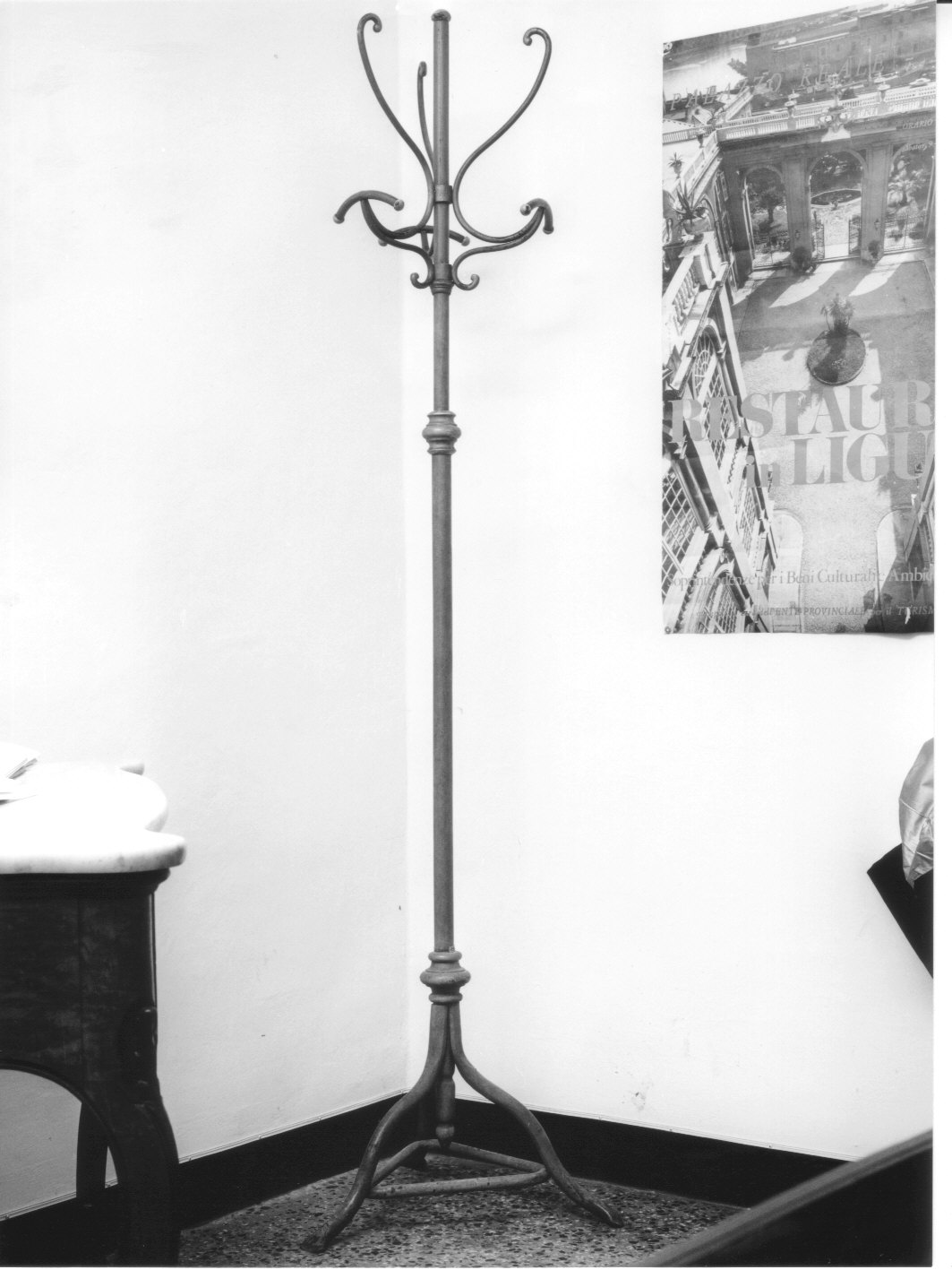 attaccapanni, opera isolata - bottega ligure (prima metà sec. XX)