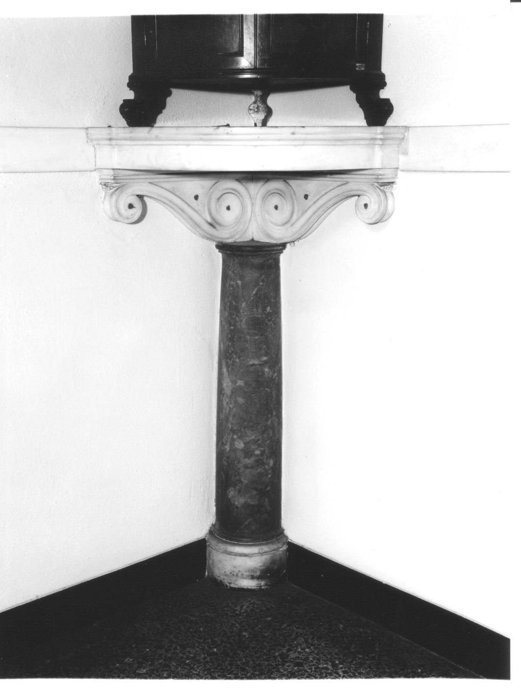 mensola - angolare, coppia - bottega italiana (?) (sec. XIX)