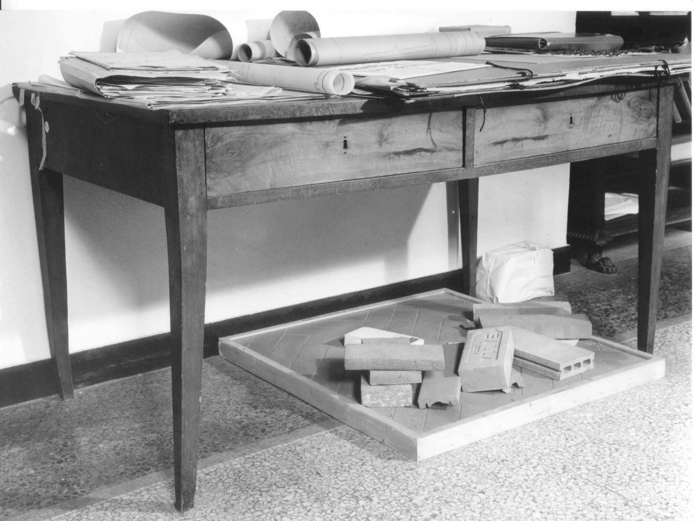 tavolo, opera isolata - bottega ligure (prima metà sec. XIX)