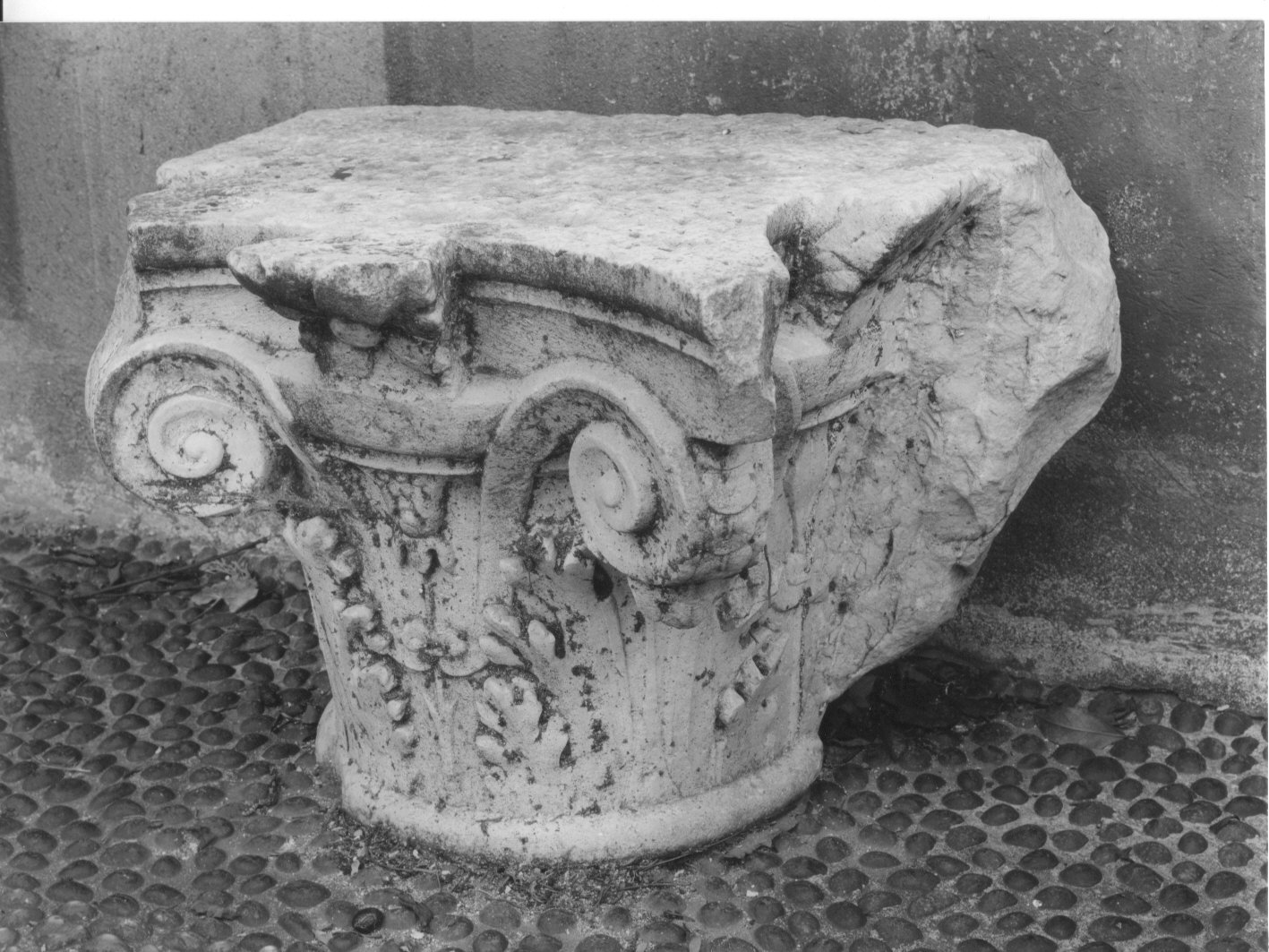 capitello, opera isolata - bottega italiana (sec. I)