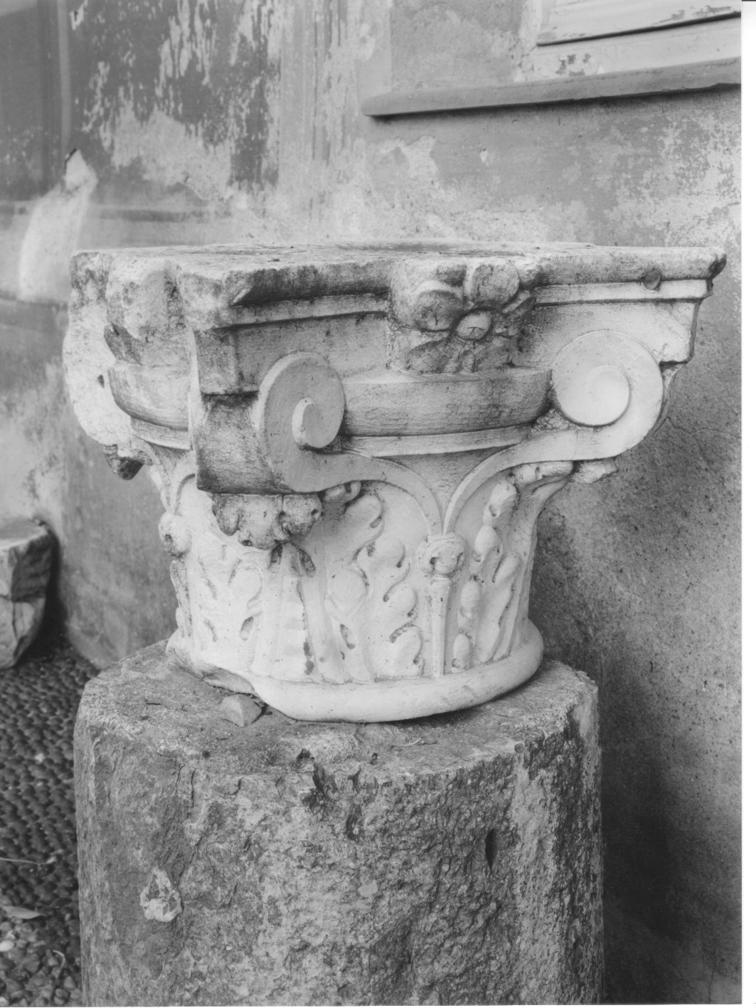 capitello, opera isolata - bottega italiana (secc. XVI/ XVII)