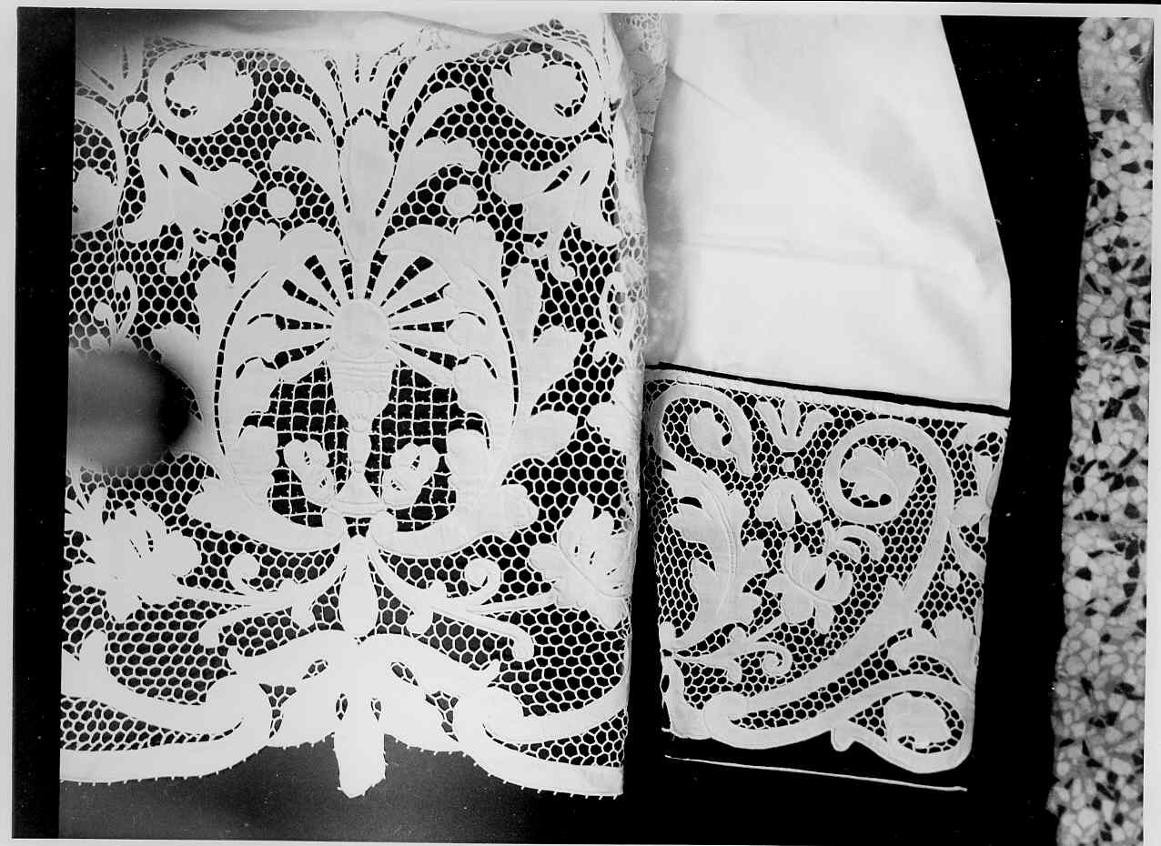 camice ecclesiastico, opera isolata - manifattura italiana (prima metà sec. XX)