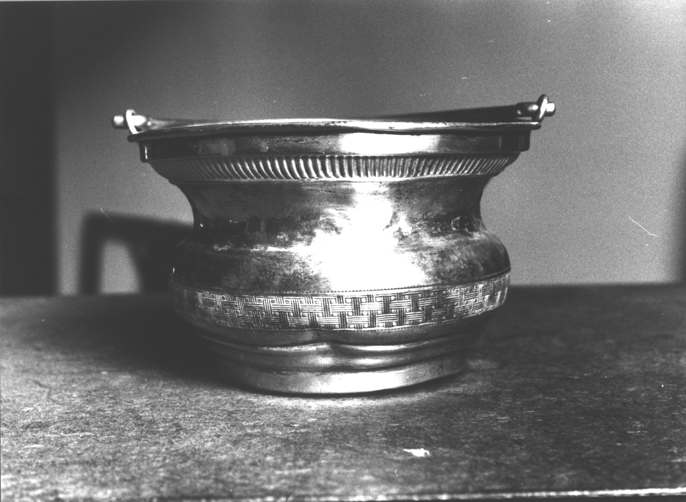 motivi decorativi a dentelli/ motivi decorativi geometrici (secchiello per l'acqua benedetta, opera isolata) - bottega ligure (sec. XIX)