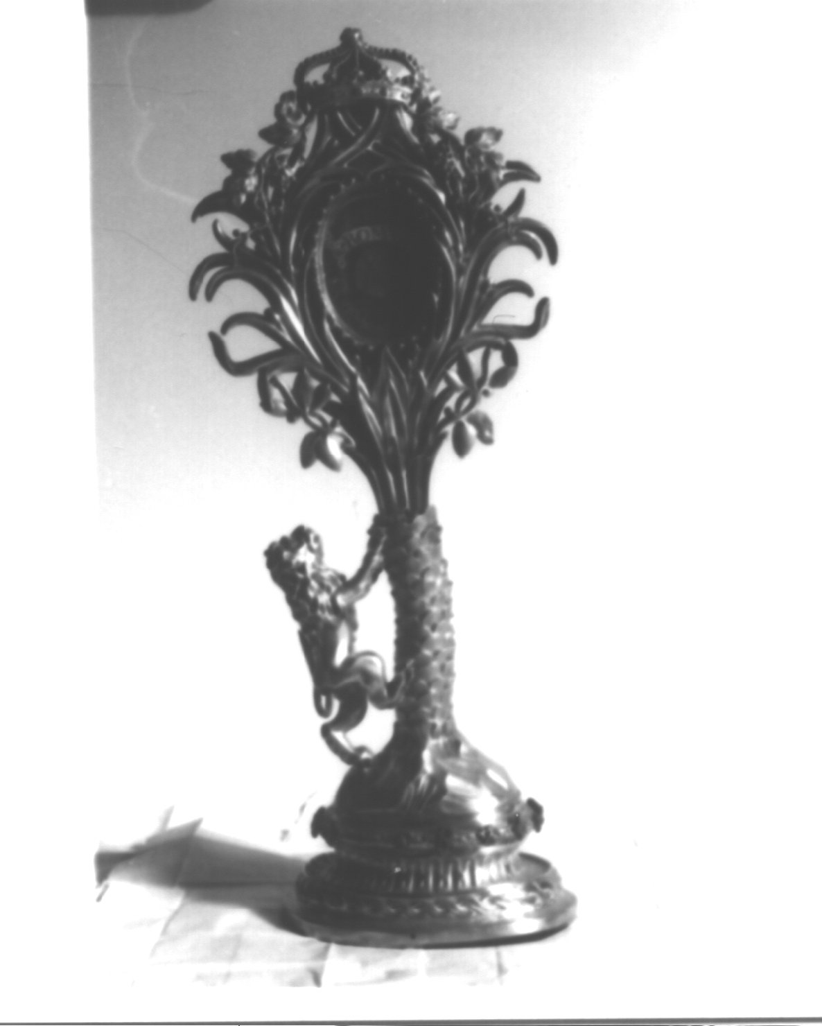 motivi decorativi a dentelli/ motivo decorativo a intreccio/ motivi decorativi floreali/ motivo decorativo fitomorfo/ leone rampante (reliquiario - a ostensorio, opera isolata) - bottega ligure (fine sec. XVIII)