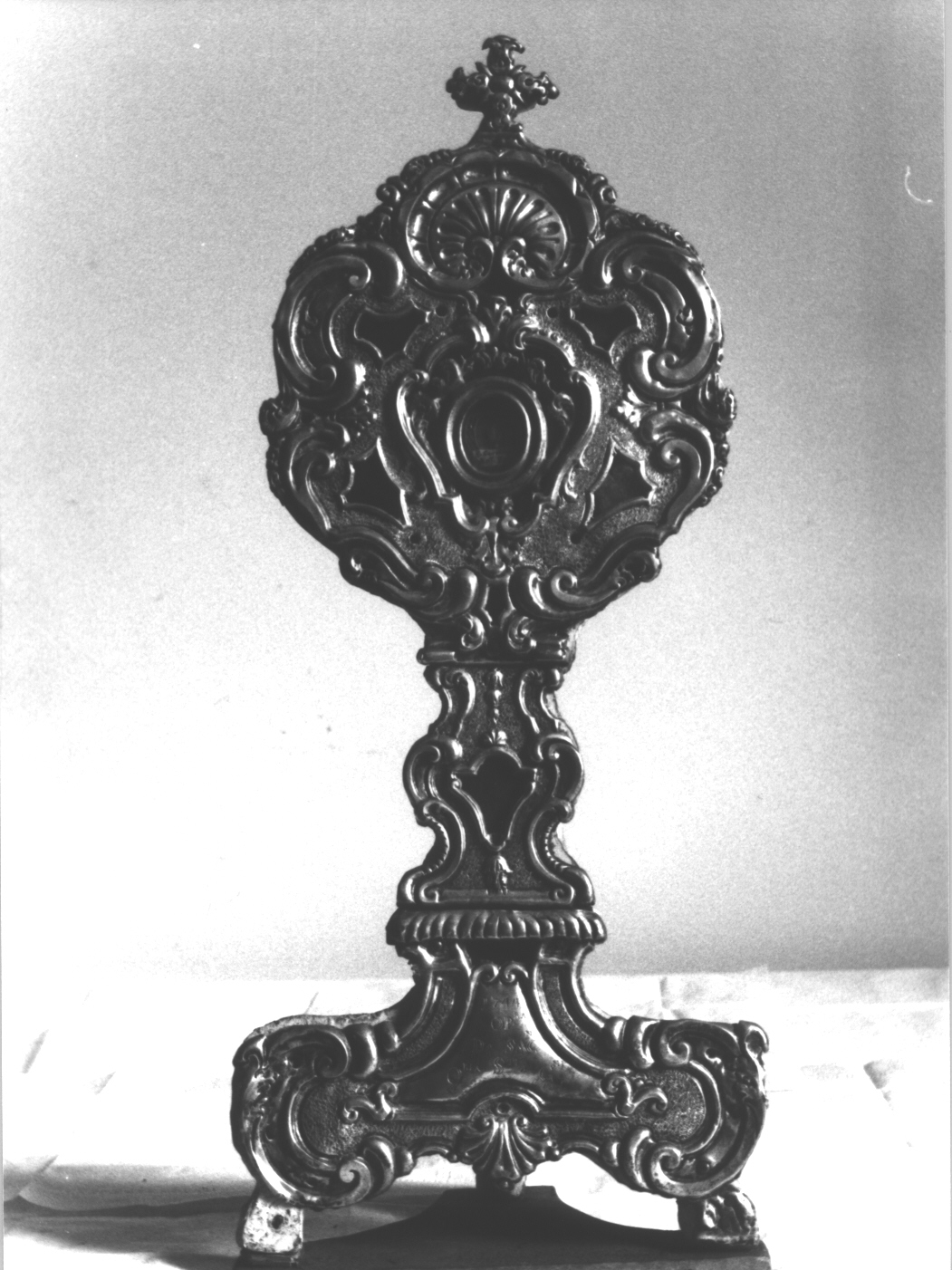 motivi decorativi vegetali/ motivi decorativi a volute/ conchiglia (reliquiario - a ostensorio, opera isolata) - bottega ligure (sec. XVIII)