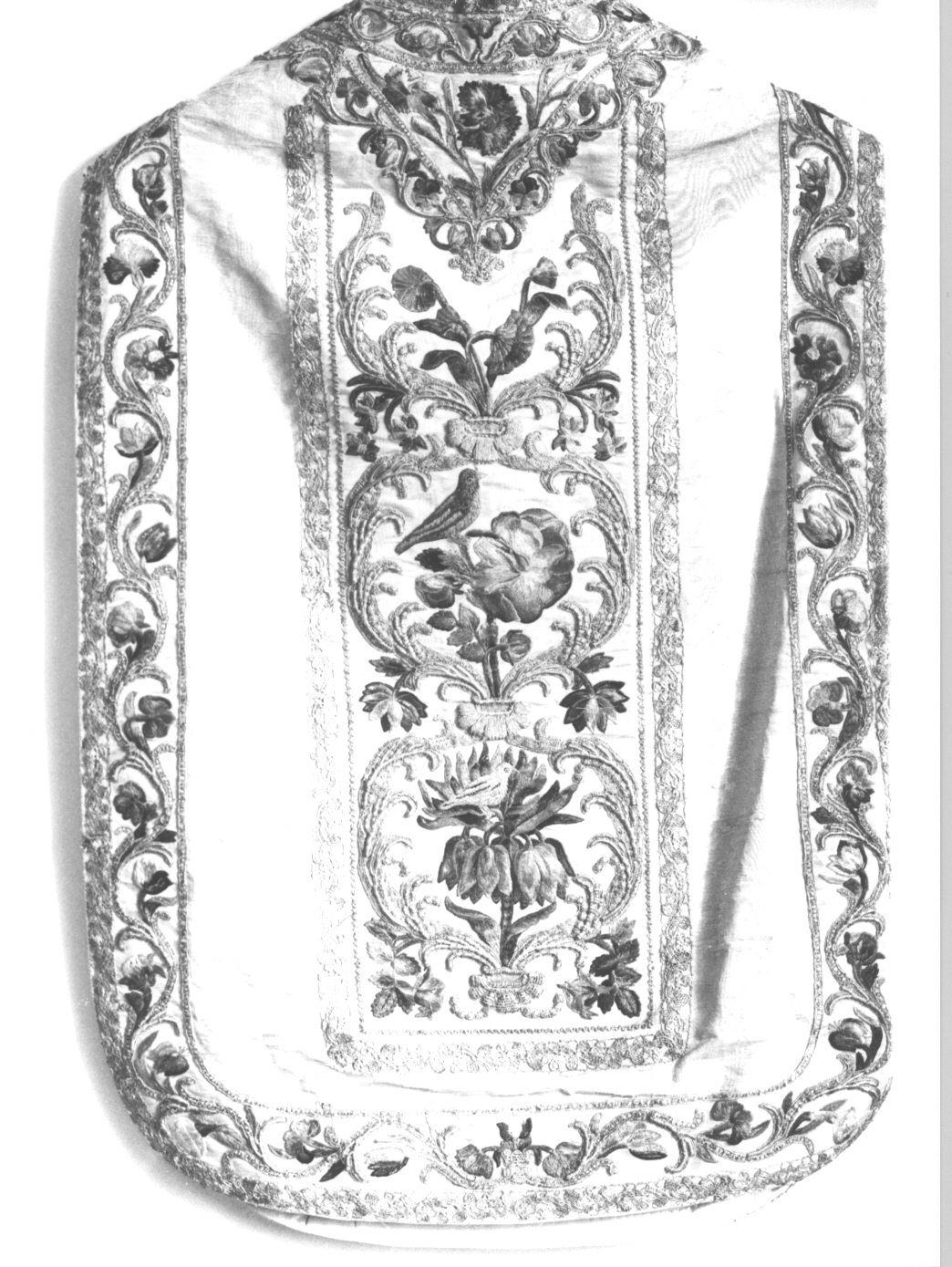 motivi decorativi floreali/ motivi decorativi a girali vegetali/ motivi decorativi vegetali con uccelli (pianeta, elemento d'insieme) - manifattura ligure (sec. XVII)