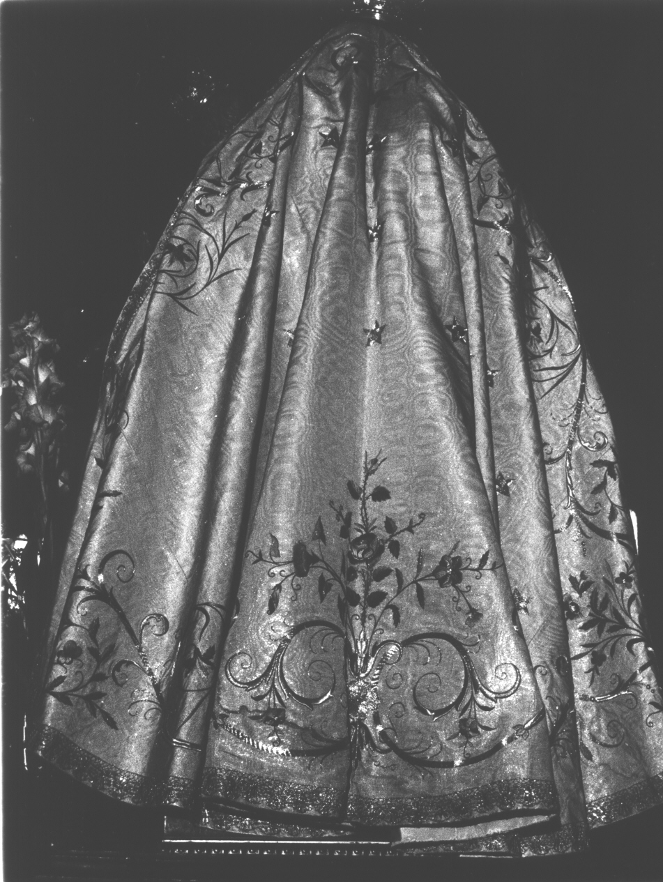 motivi decorativi a girali vegetali/ motivi decorativi floreali (mantello di statua, opera isolata) - manifattura ligure (sec. XIX)