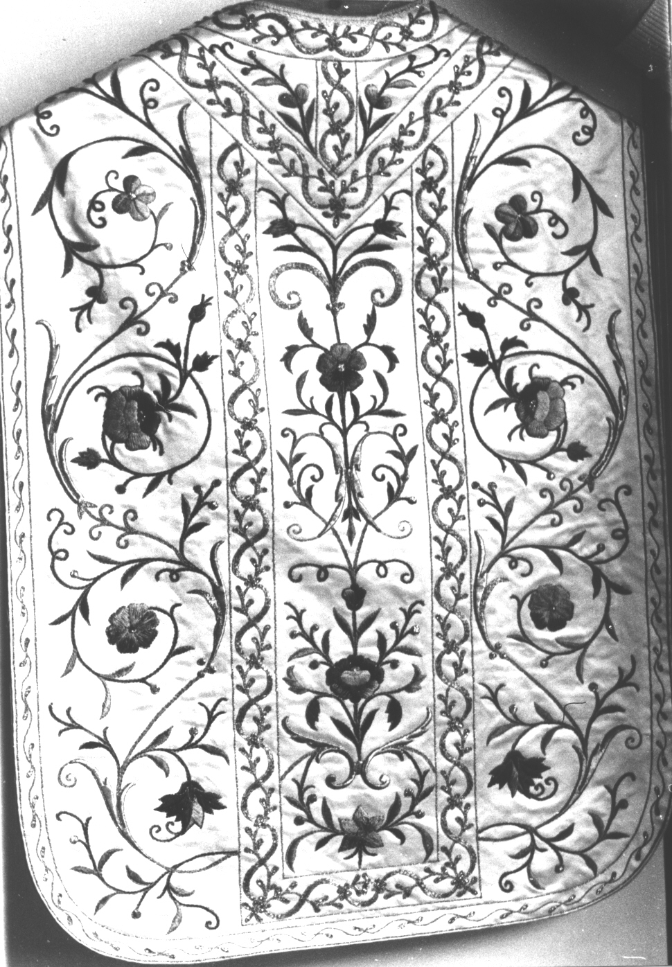 motivi decorativi a girali vegetali/ motivi decorativi floreali (pianeta, elemento d'insieme) - manifattura ligure (sec. XIX)