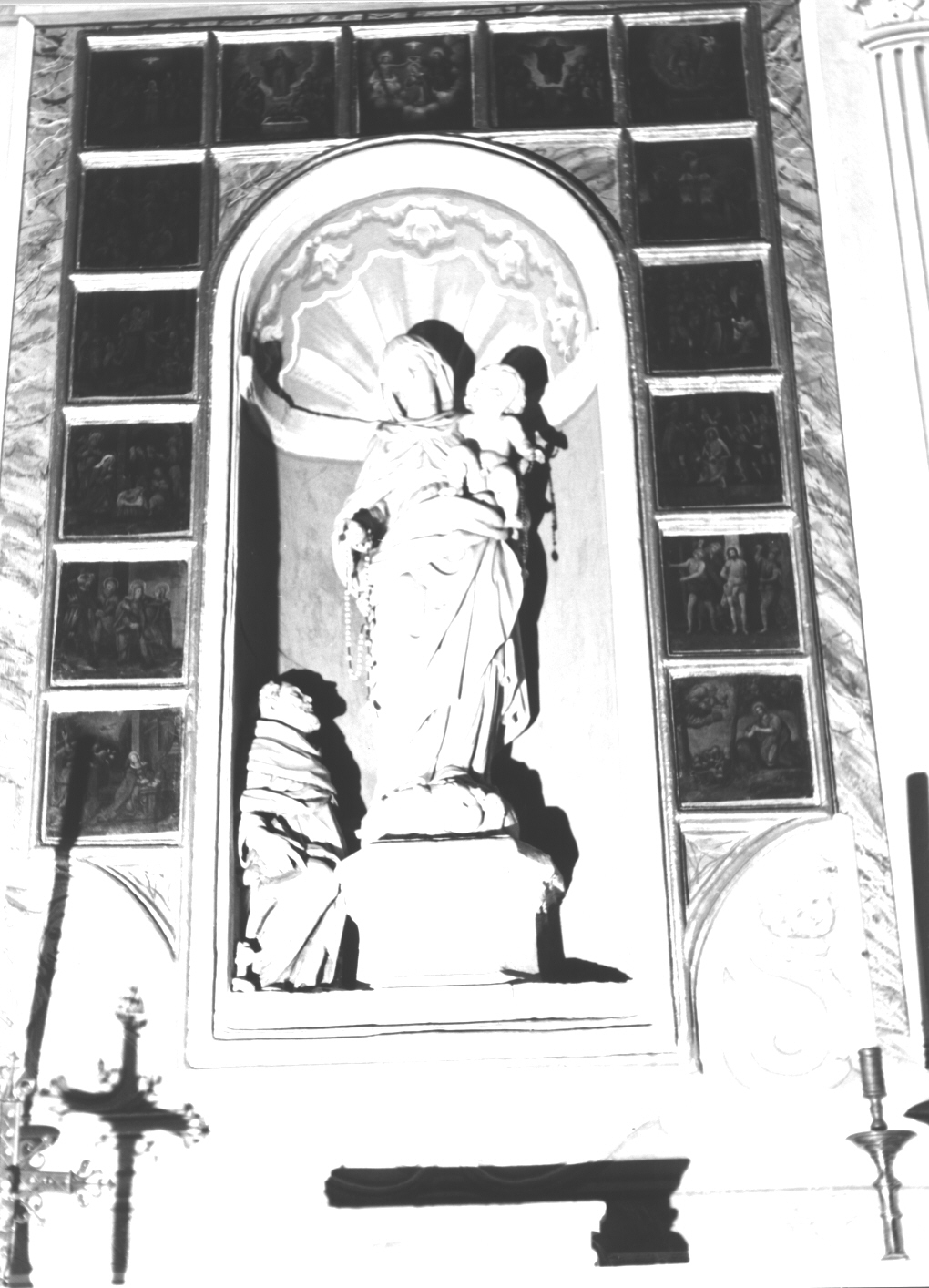 Madonna del Rosario (statua, elemento d'insieme) - bottega italiana (sec. XVIII)