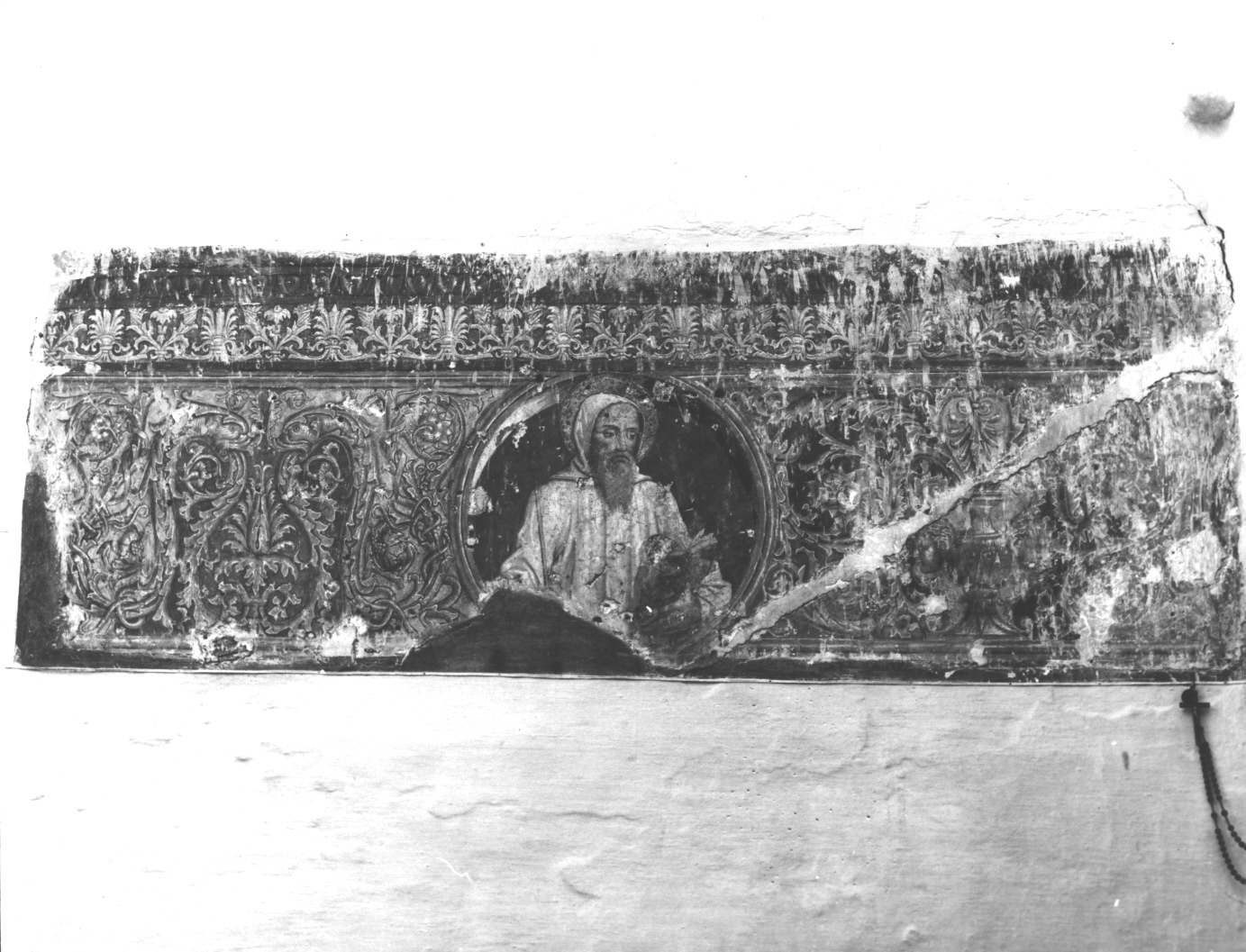 Santo (decorazione pittorica, frammento) di Nicolò di Lombarduccio detto Corso Nicolò (e aiuti) (sec. XV)