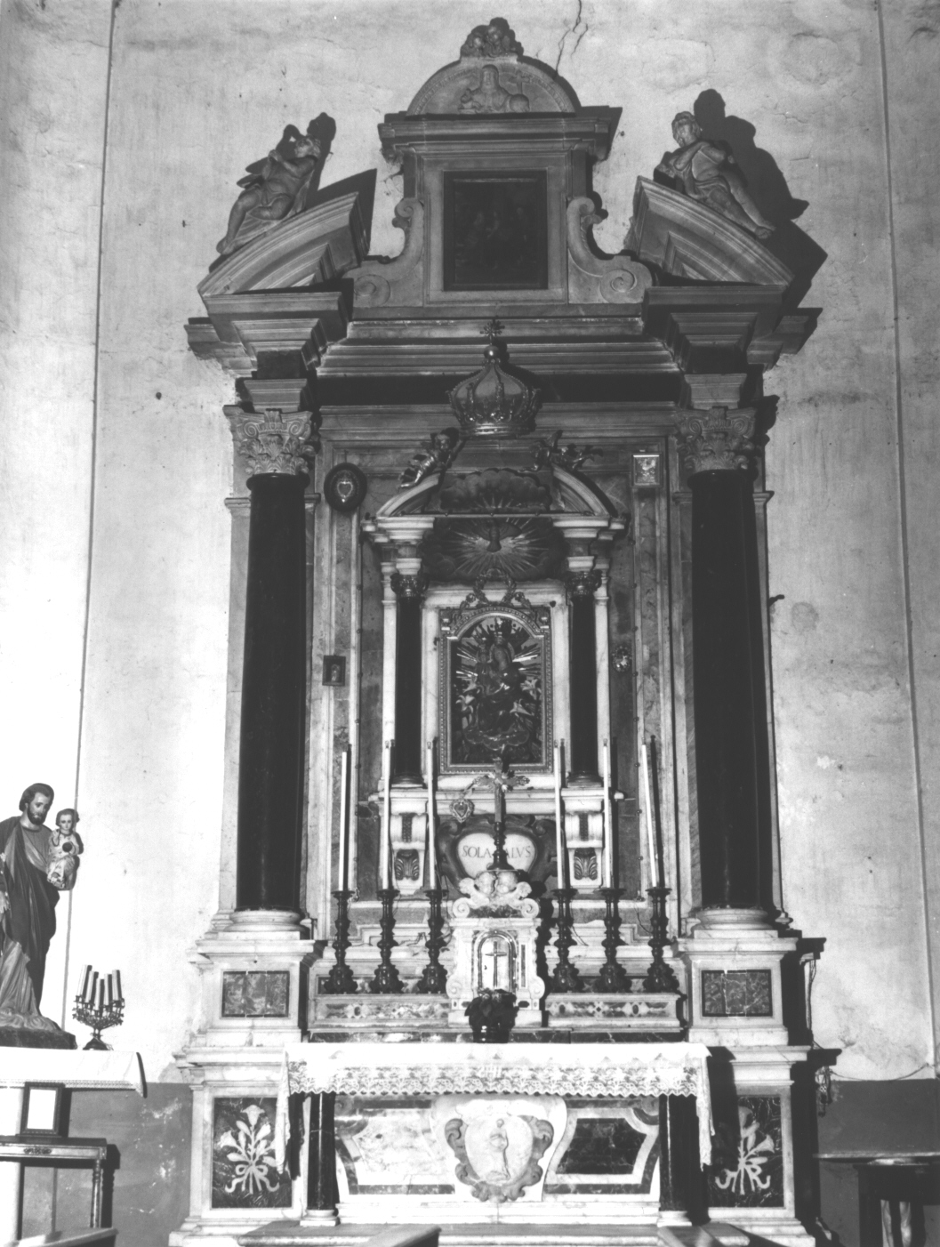 Dio Padre benedicente/ Madonna con Bambino/ Madonna immacolata/ motivi decorativi a volute/ motivi decorativi a foglie d'acanto/ angeli/ colomba dello Spirito Santo/ visitazione (altare, insieme) - bottega italiana (sec. XVIII)