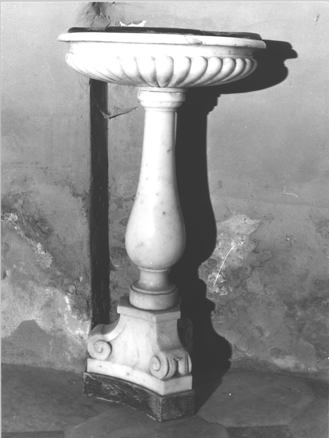 motivo decorativo a volute/ motivo decorativo (acquasantiera, opera isolata) - bottega ligure (sec. XVIII)