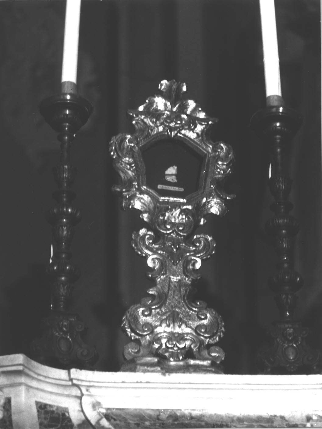 motivi decorativi a volute/ motivi decorativi vegetali/ motivi decorativi a foglie d'acanto (reliquiario - a ostensorio, serie) - bottega ligure (sec. XVIII)