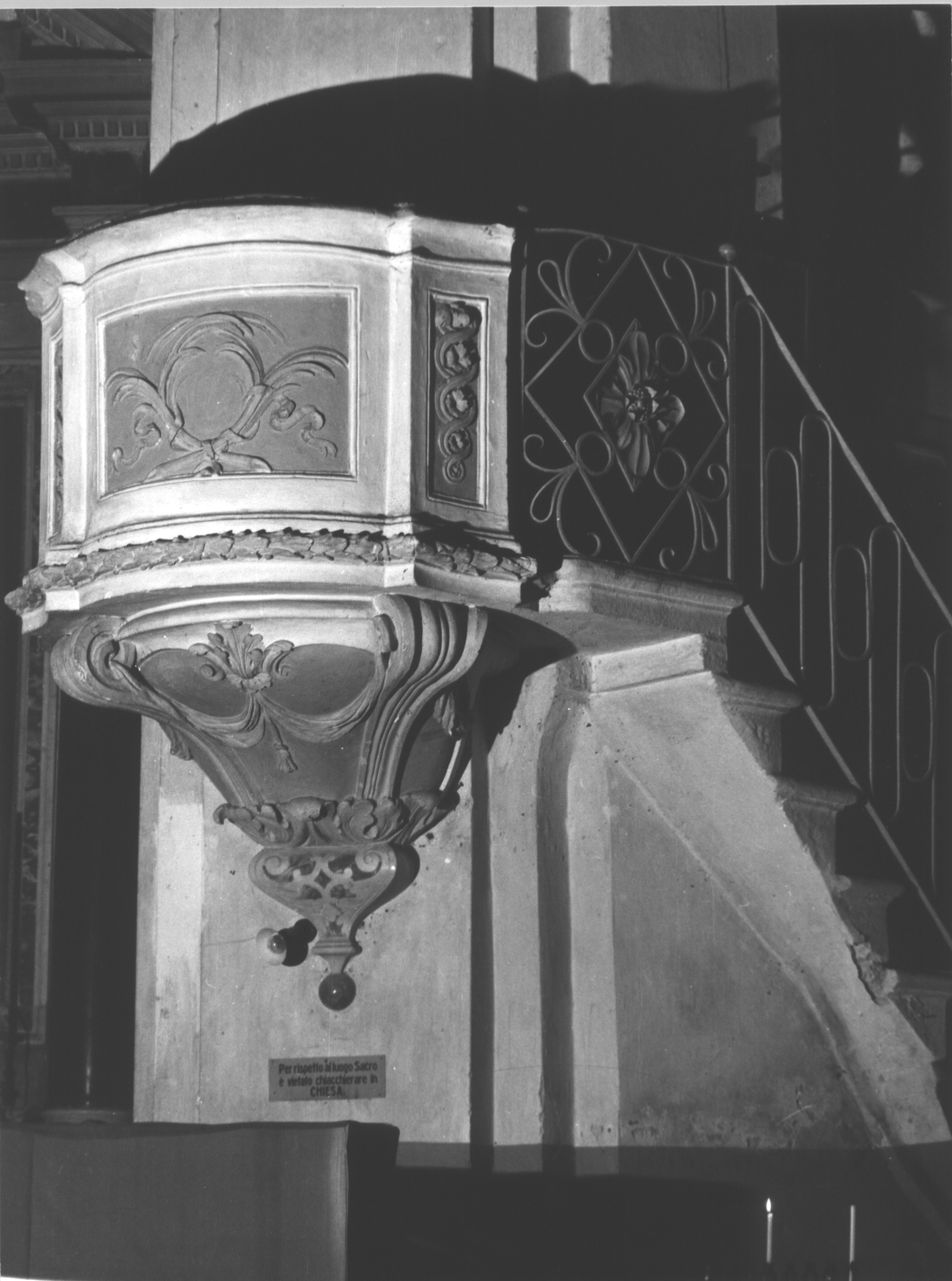 motivi decorativi vegetali/ motivi decorativi a volute/ festone (pulpito, opera isolata) - bottega ligure (seconda metà sec. XVIII)