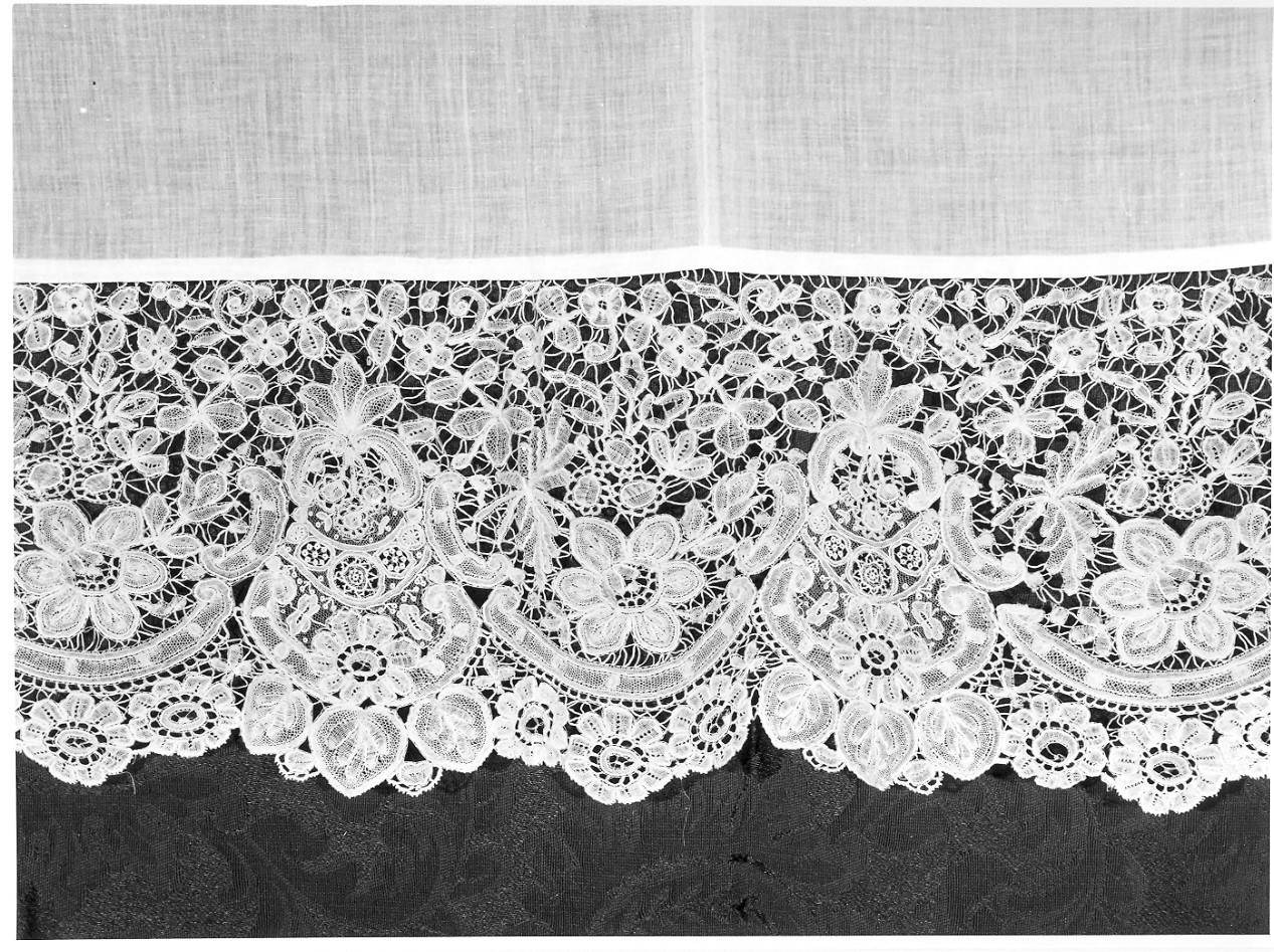 camice, coppia - manifattura fiamminga (seconda metà sec. XIX)